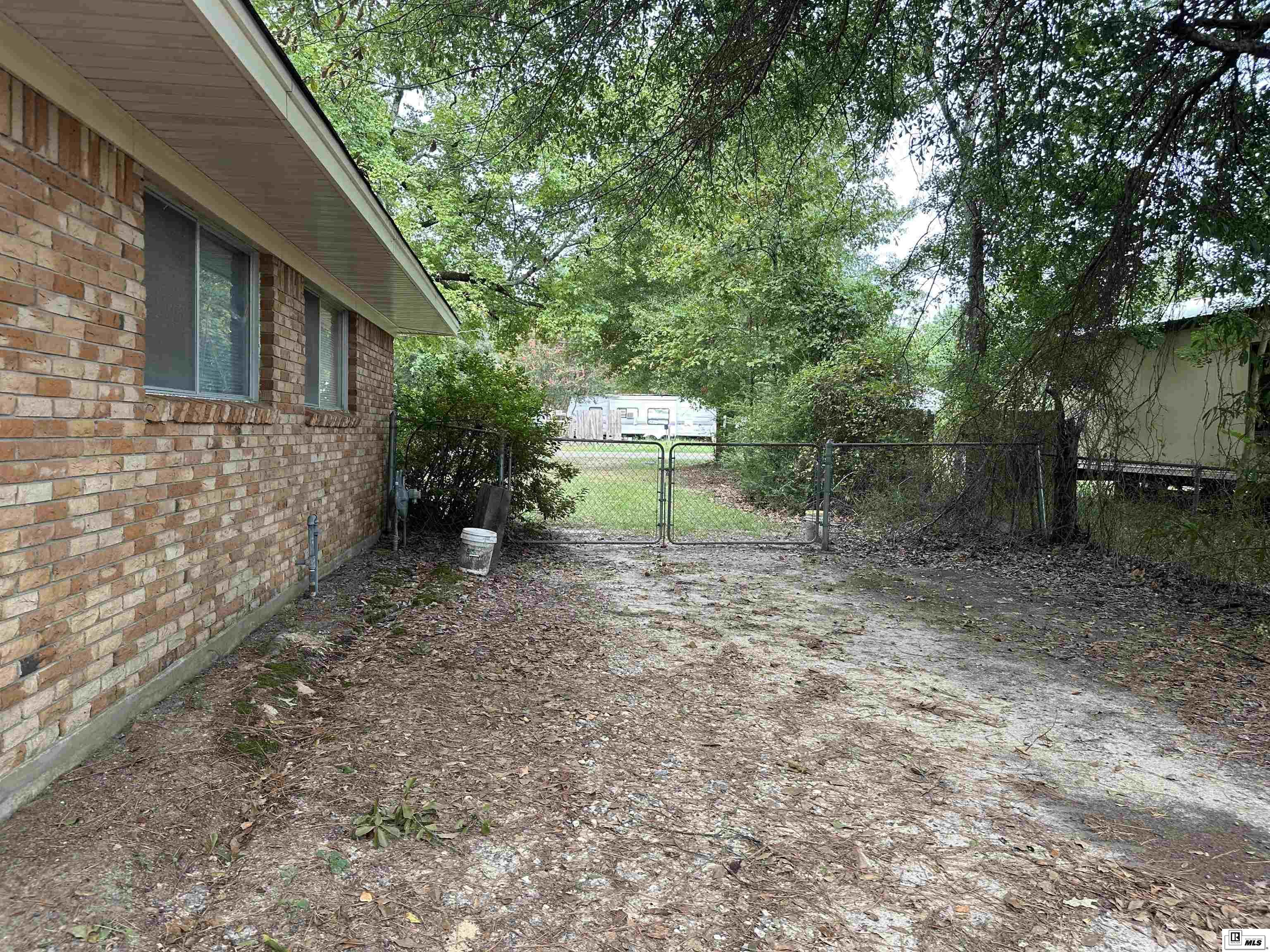 333 Iris Street