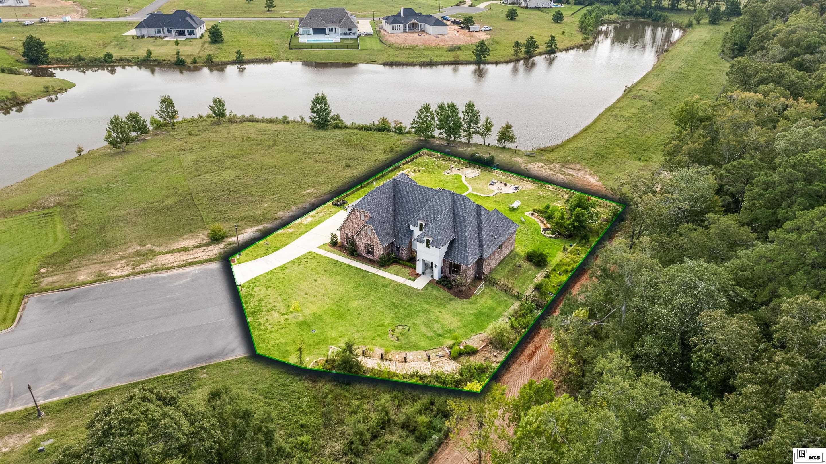 435 Long Leaf Circle