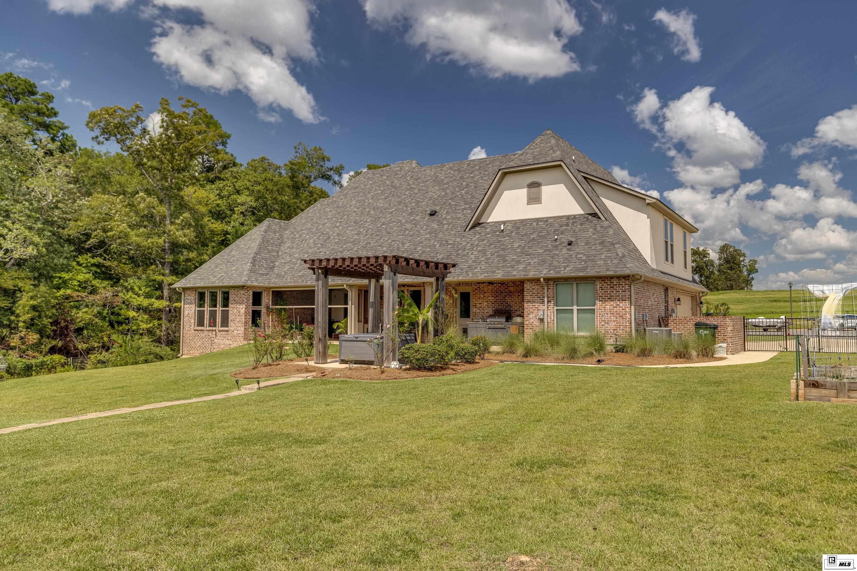 435 Long Leaf Circle