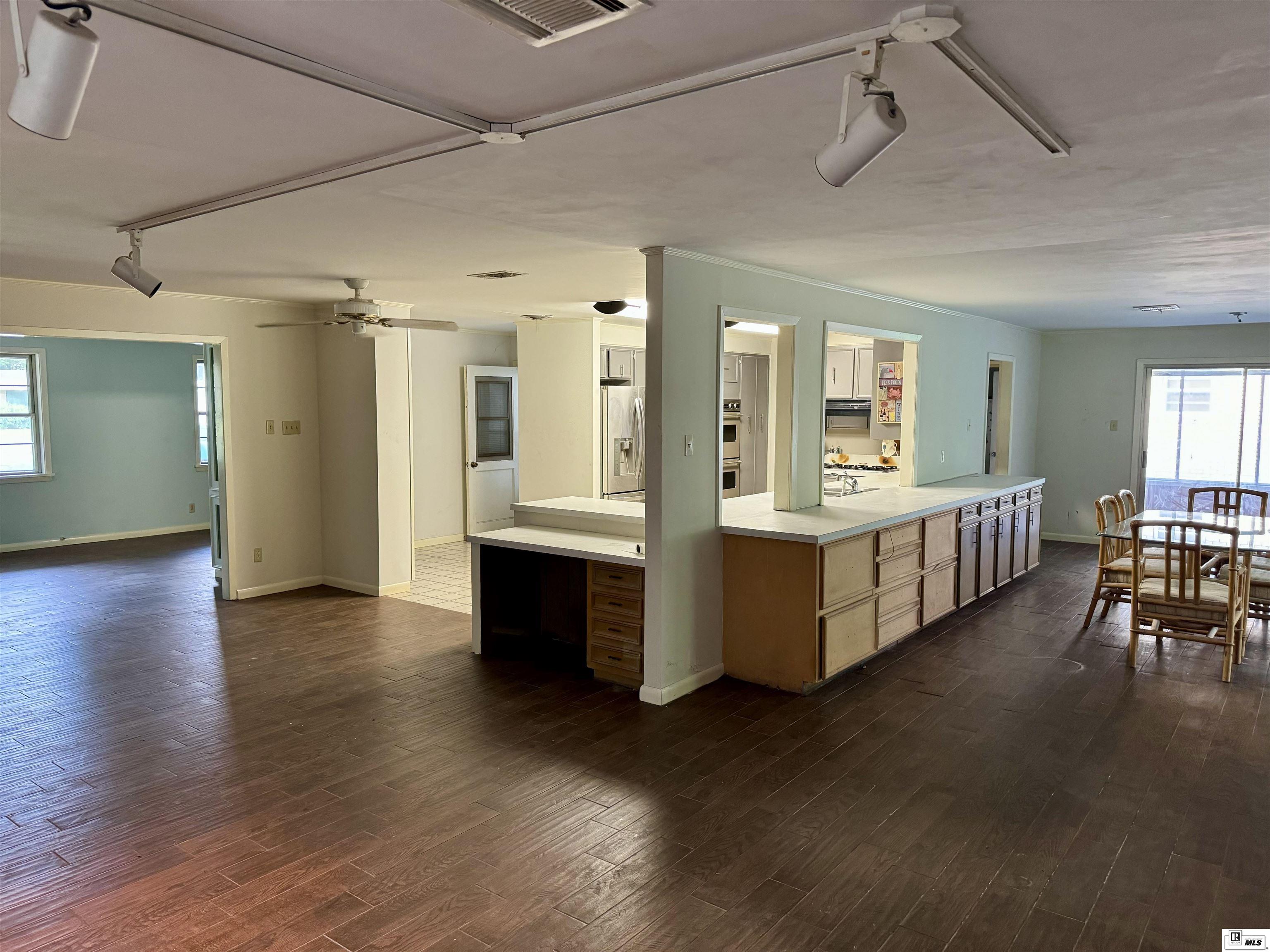 1404 Speed Avenue