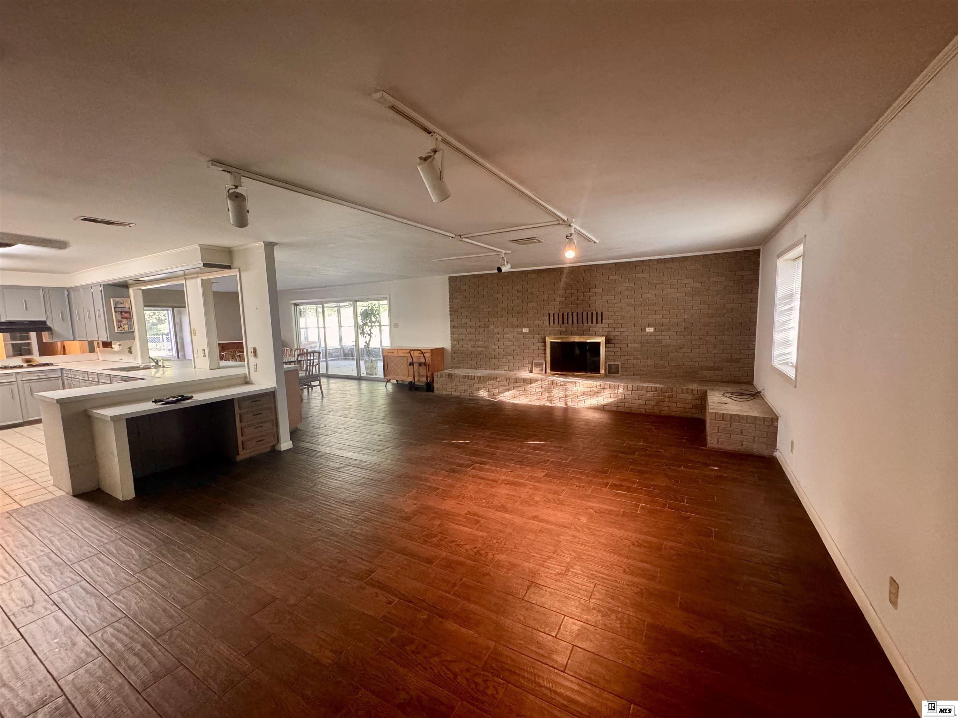 1404 Speed Avenue