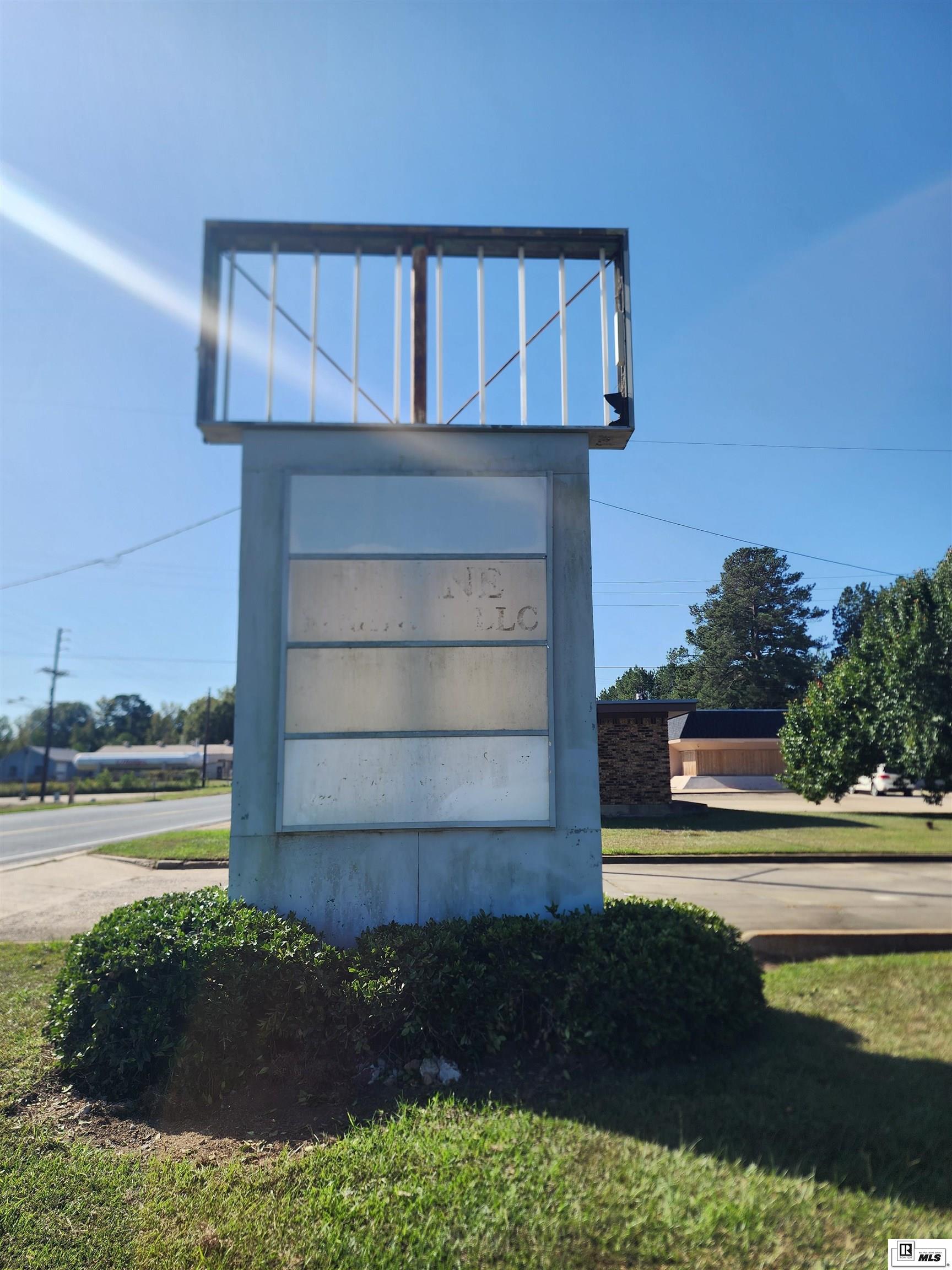 911 Main Street
