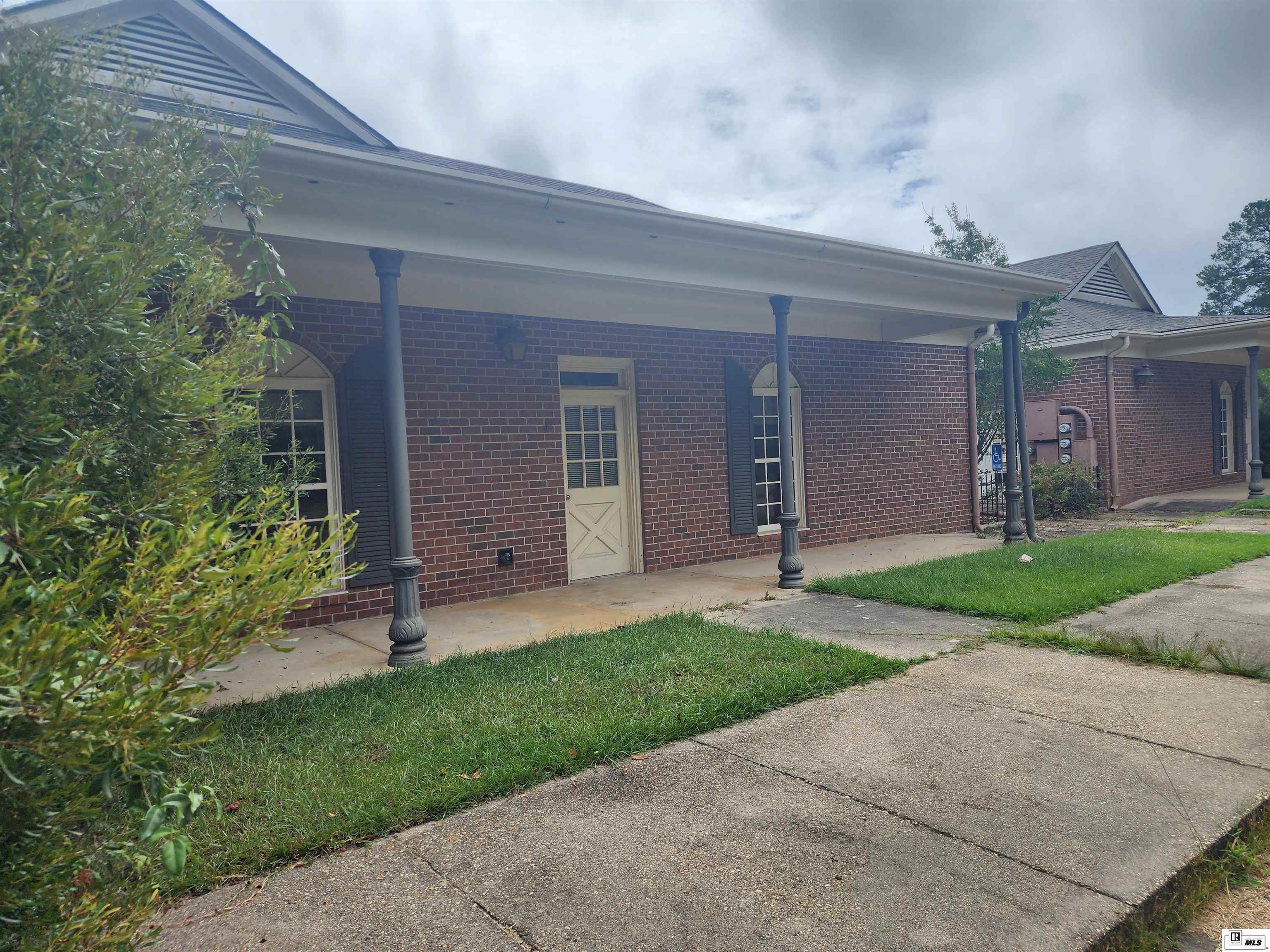 911 Main Street