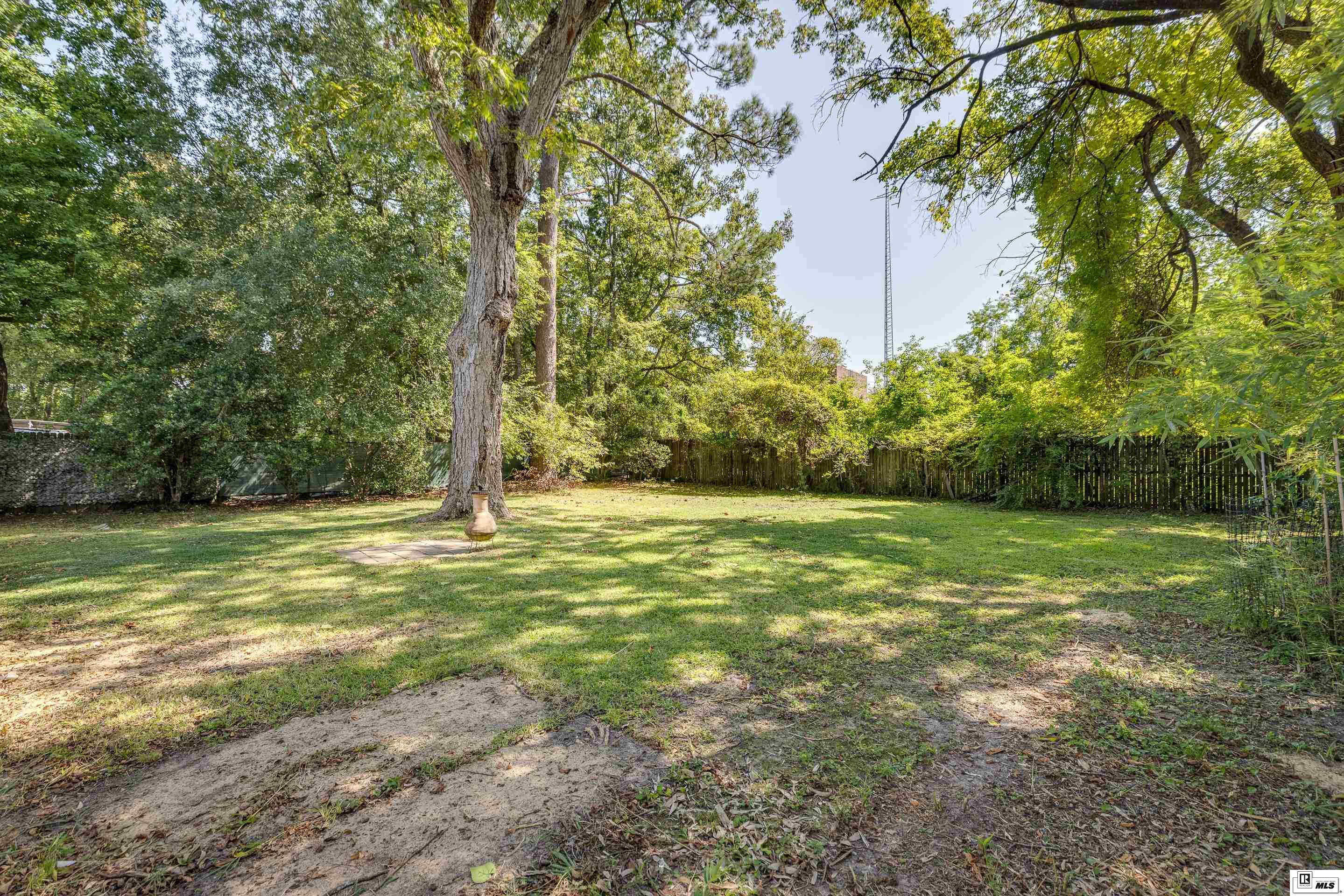 906 Downey Lane
