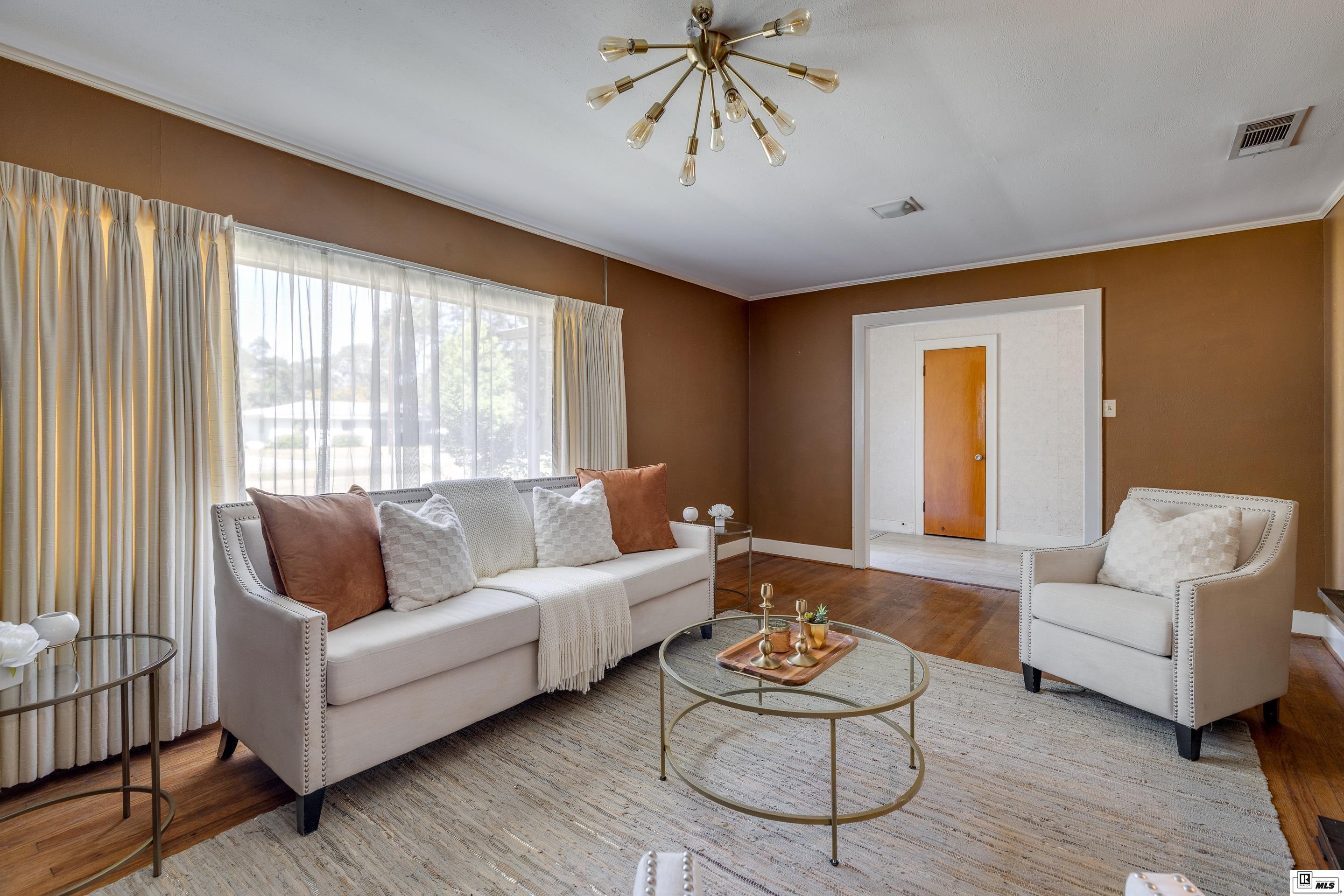 906 Downey Lane