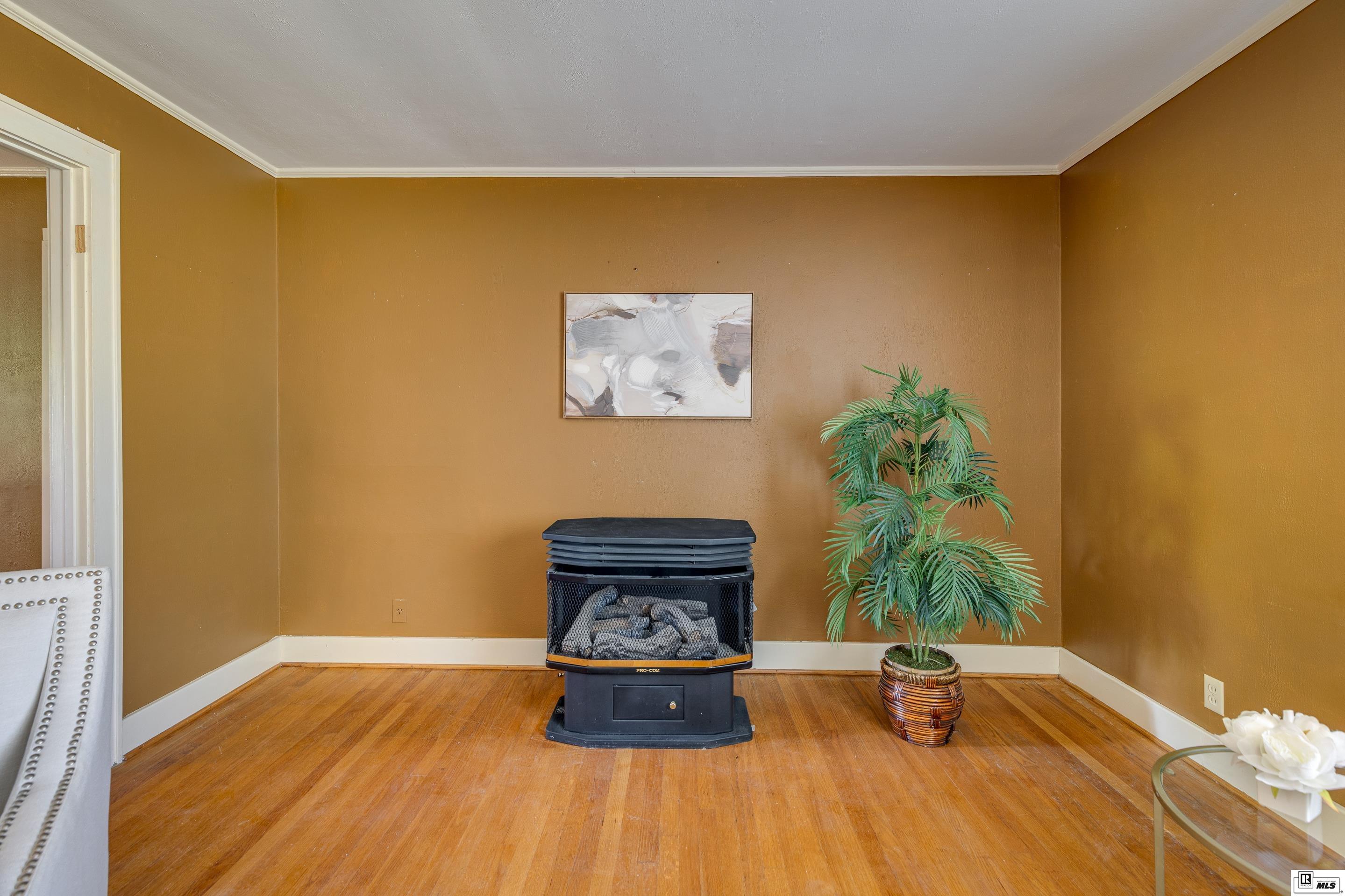 906 Downey Lane
