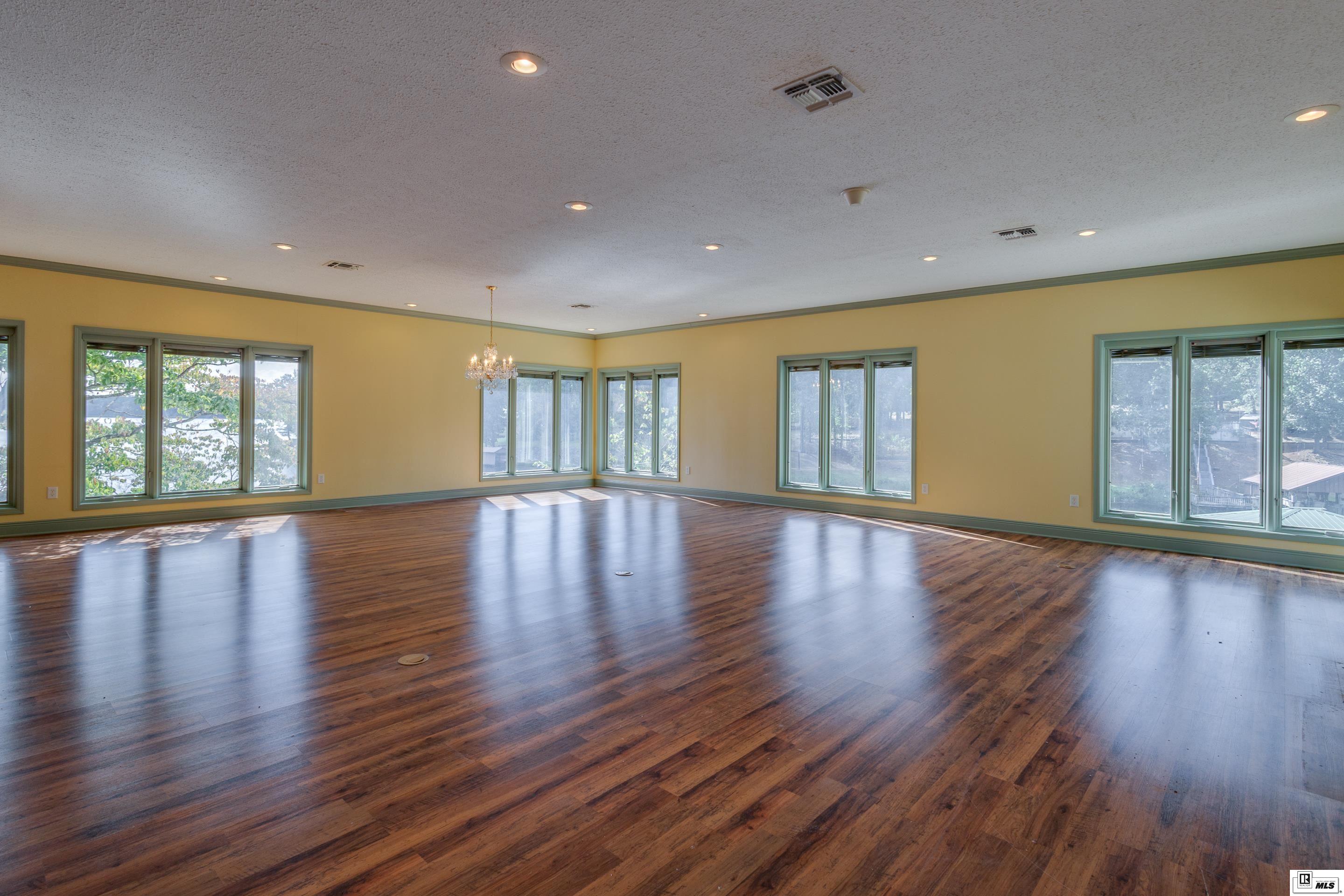 429 Robinson Lane