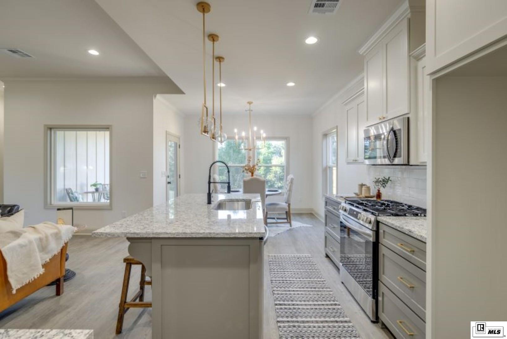 121 Piney Cove