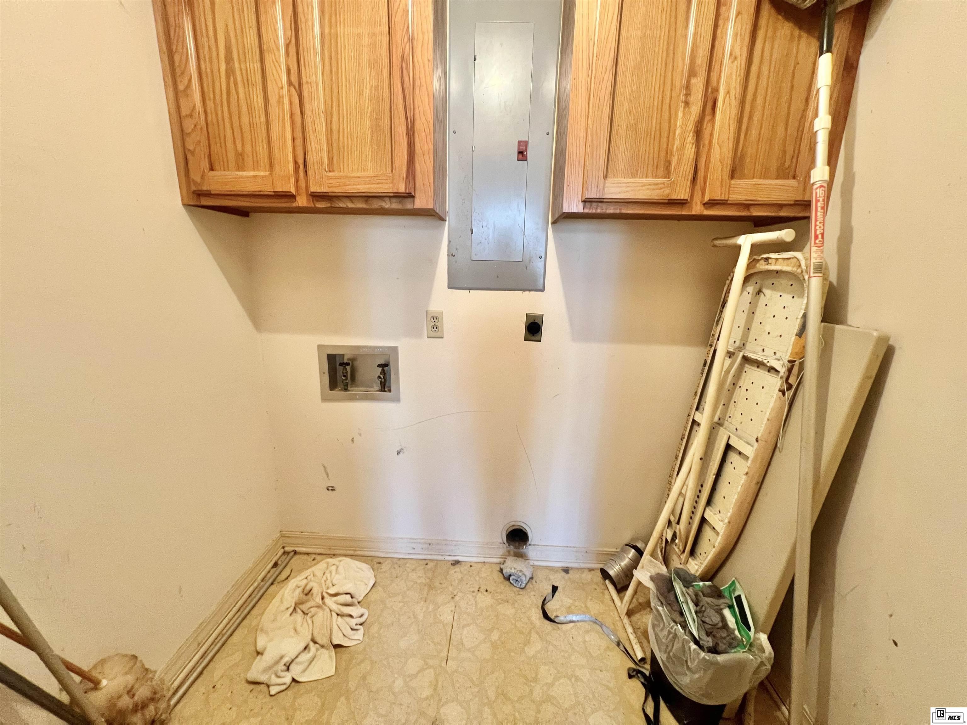 1218 Thomas Loop