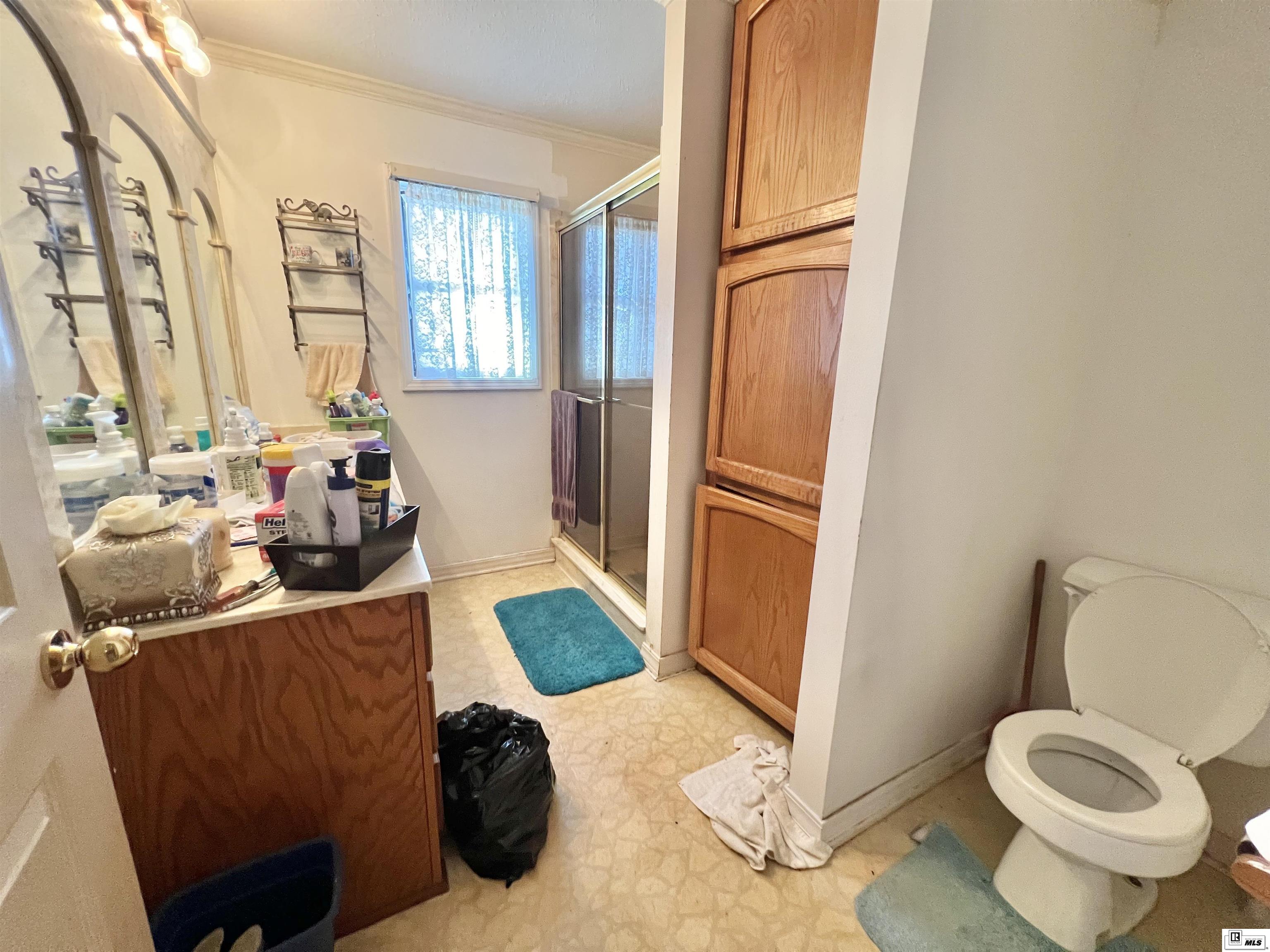 1218 Thomas Loop