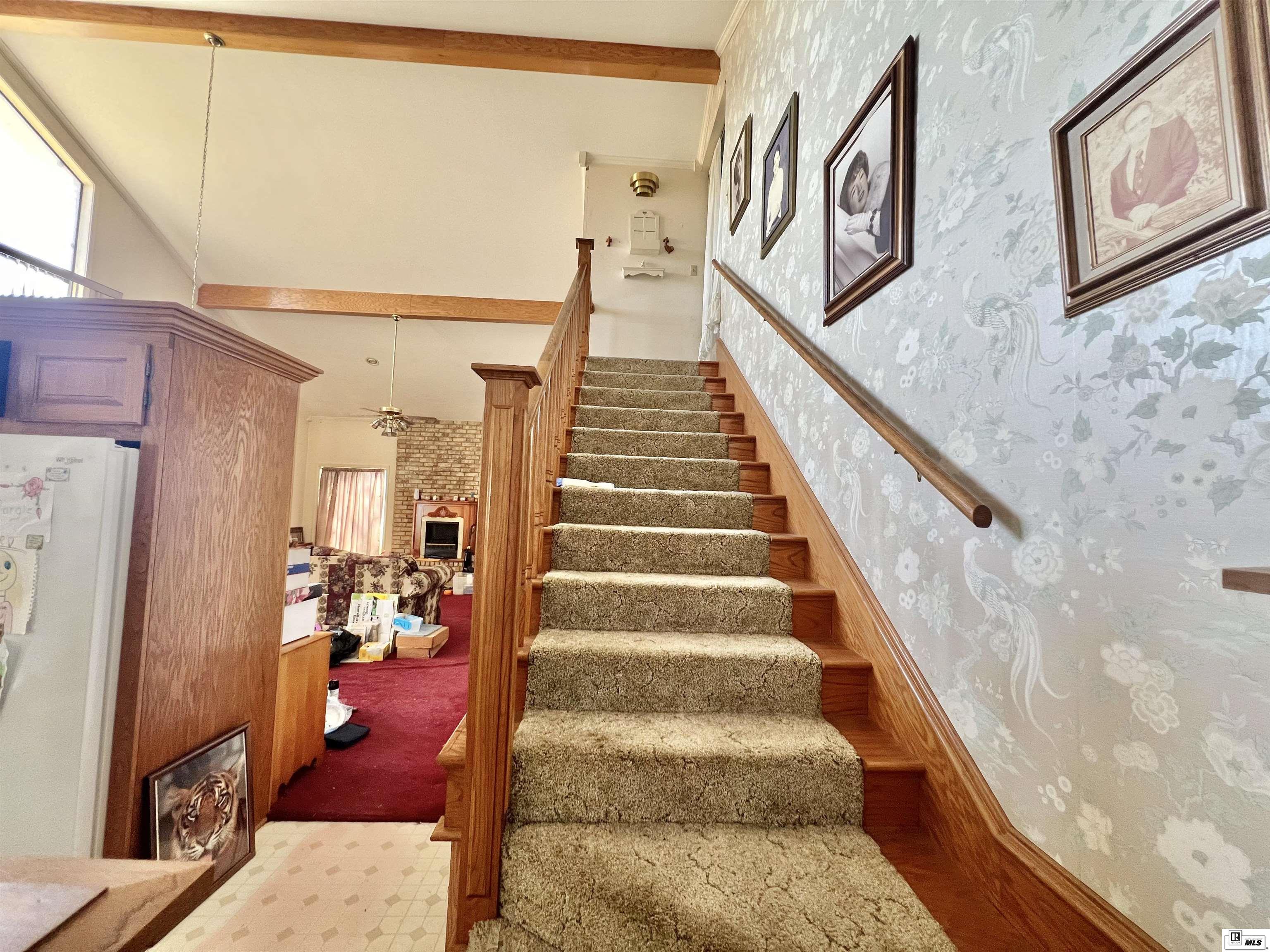 1218 Thomas Loop