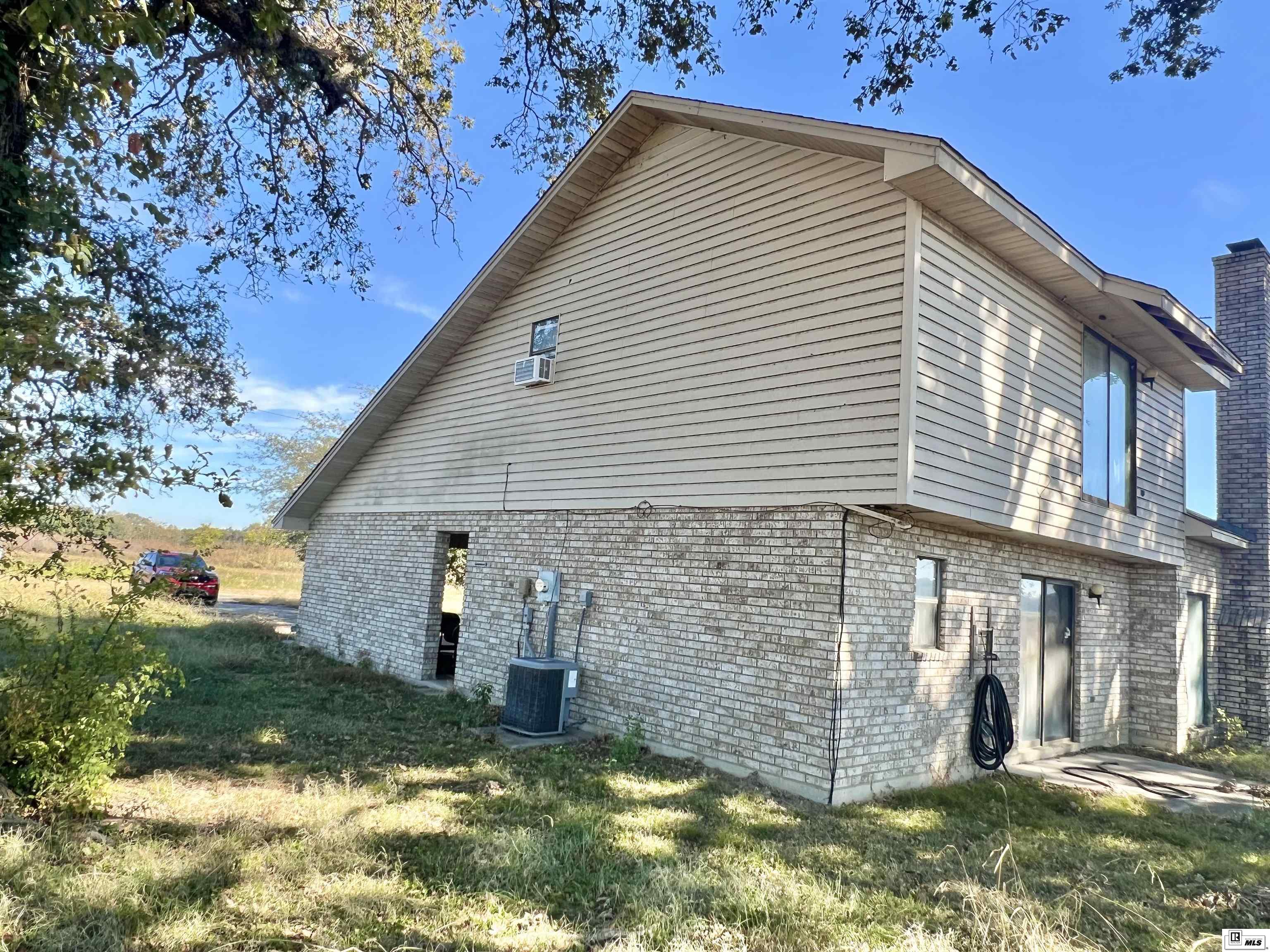 1218 Thomas Loop