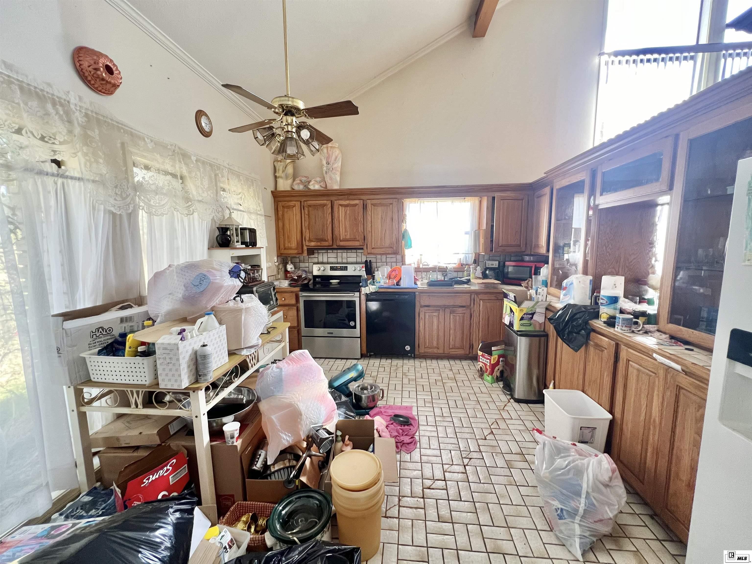 1218 Thomas Loop