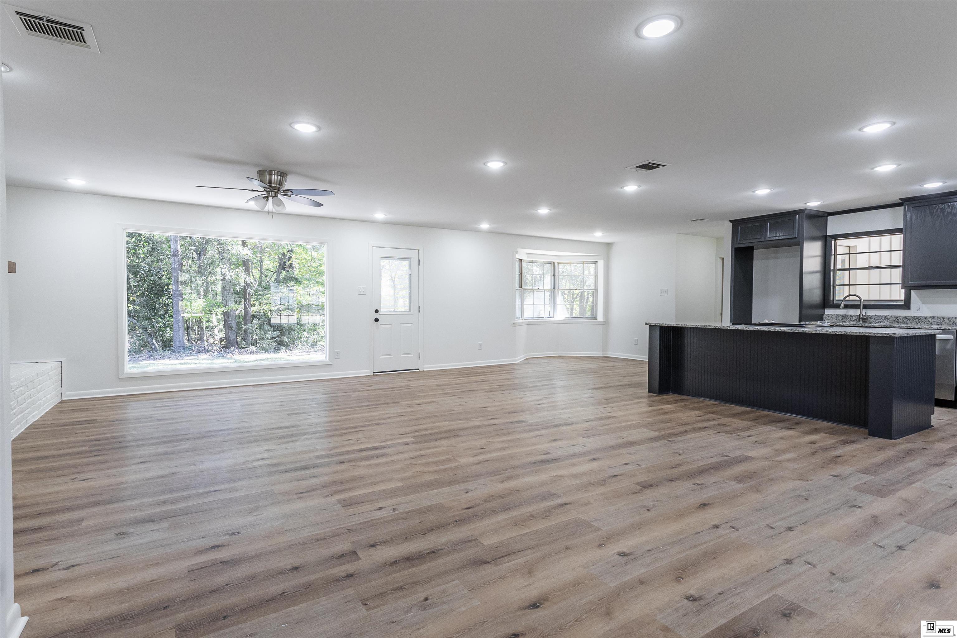 200 River Oaks Drive
