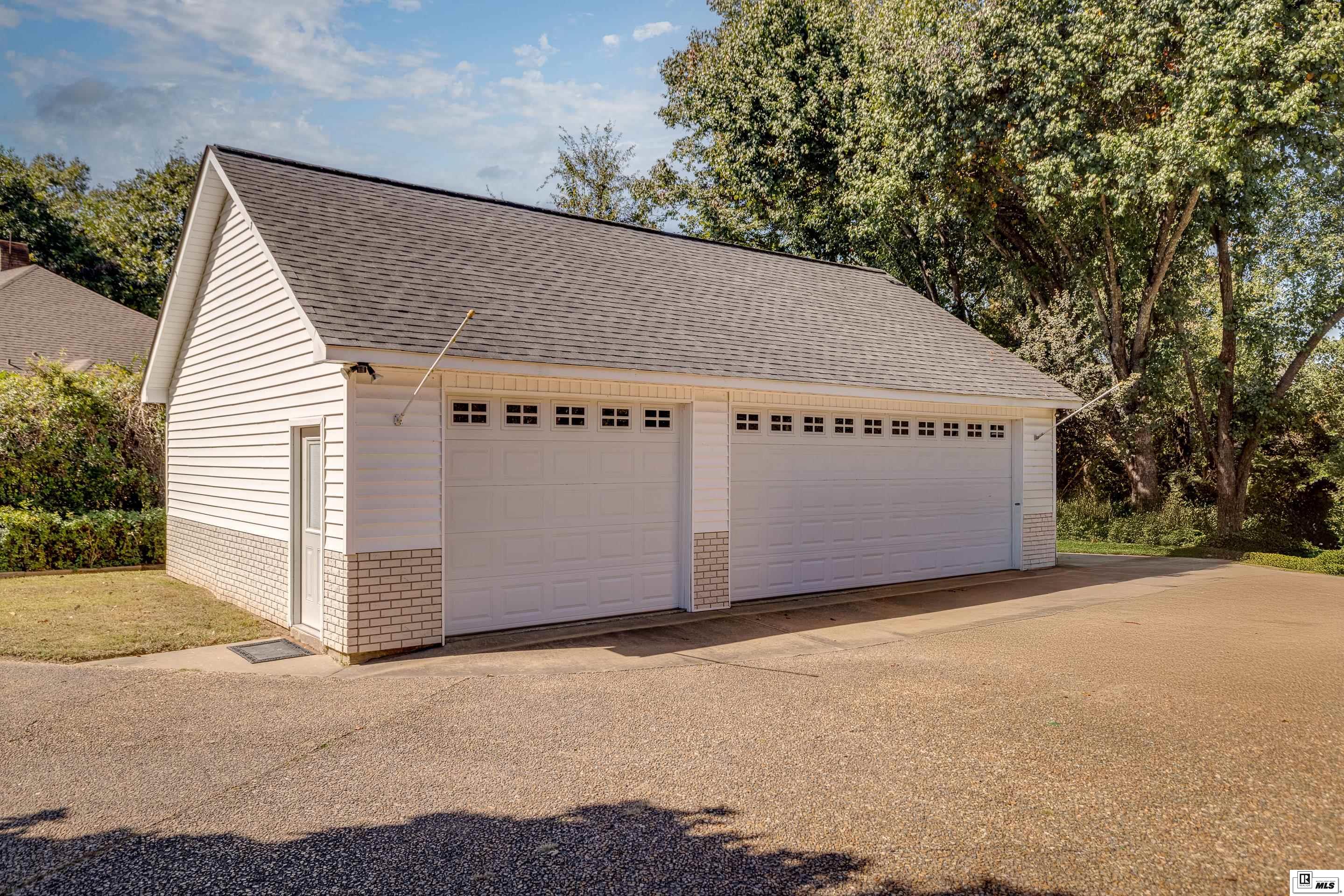 3200 Lake Desiard Drive