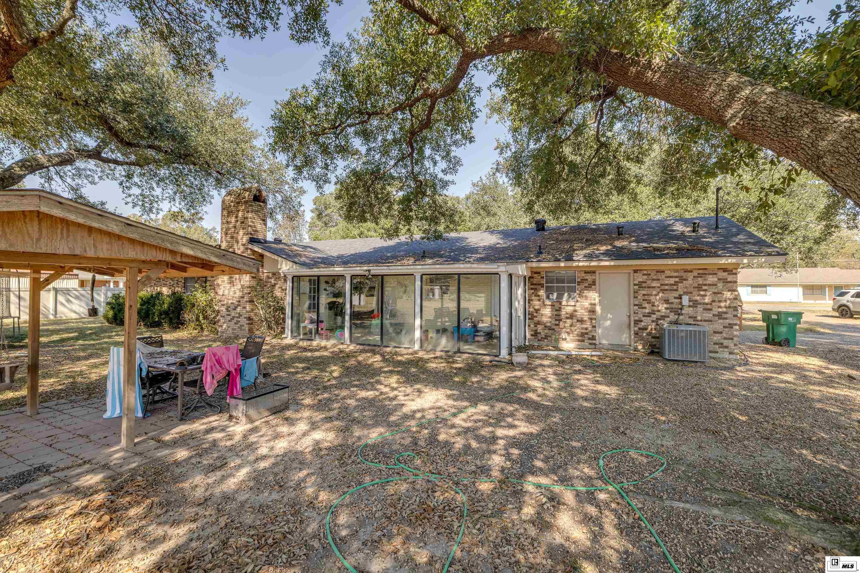 412 Robinhood Lane