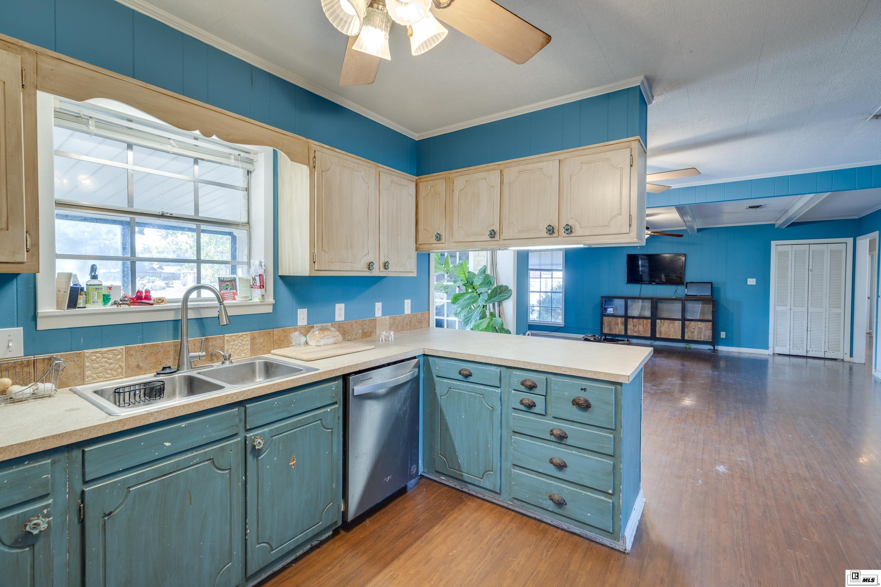 412 Robinhood Lane