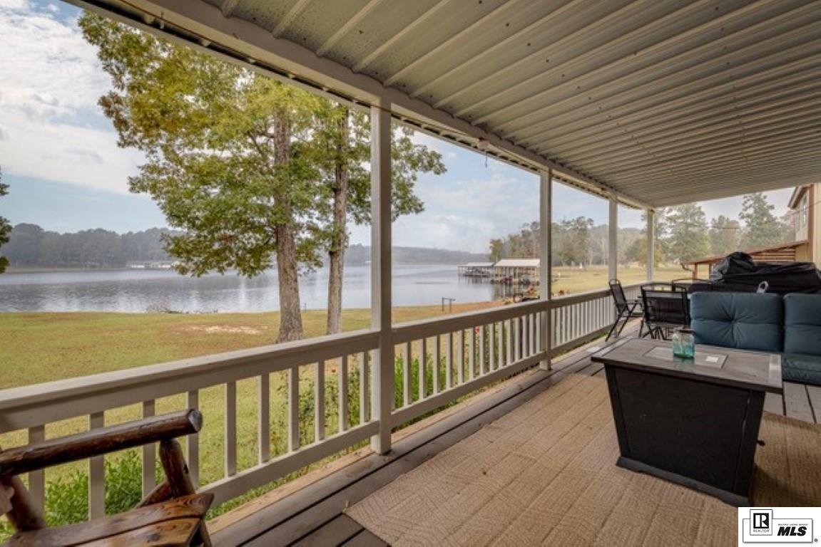 221 Twisted Oak Lane