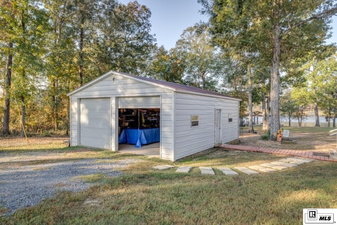 221 Twisted Oak Lane