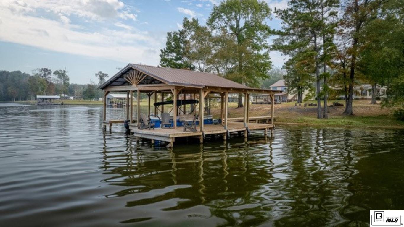 221 Twisted Oak Lane
