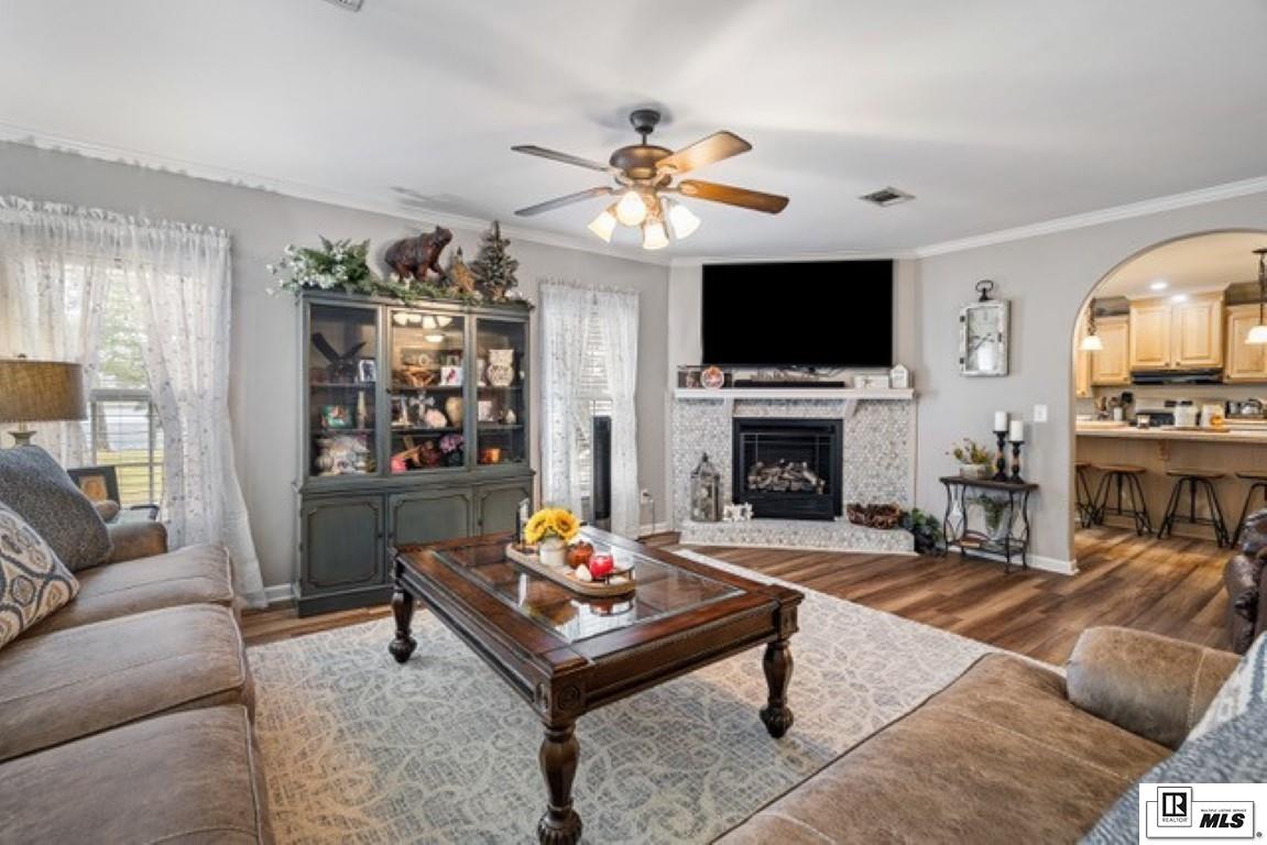 221 Twisted Oak Lane