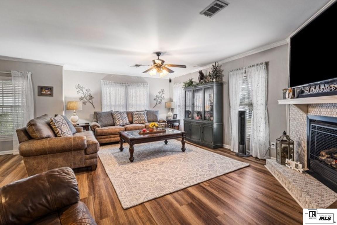 221 Twisted Oak Lane