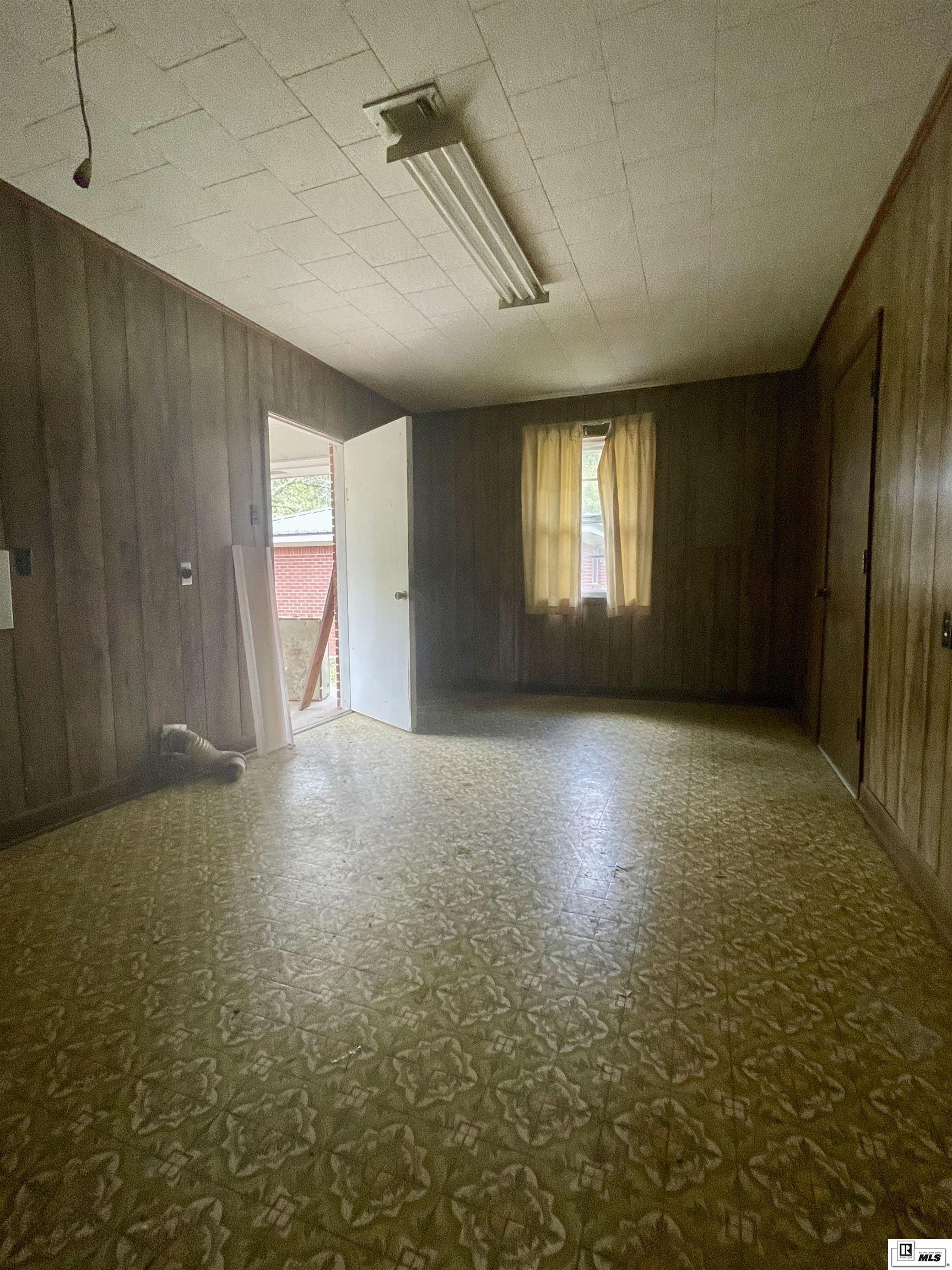 2098 Zoar Road