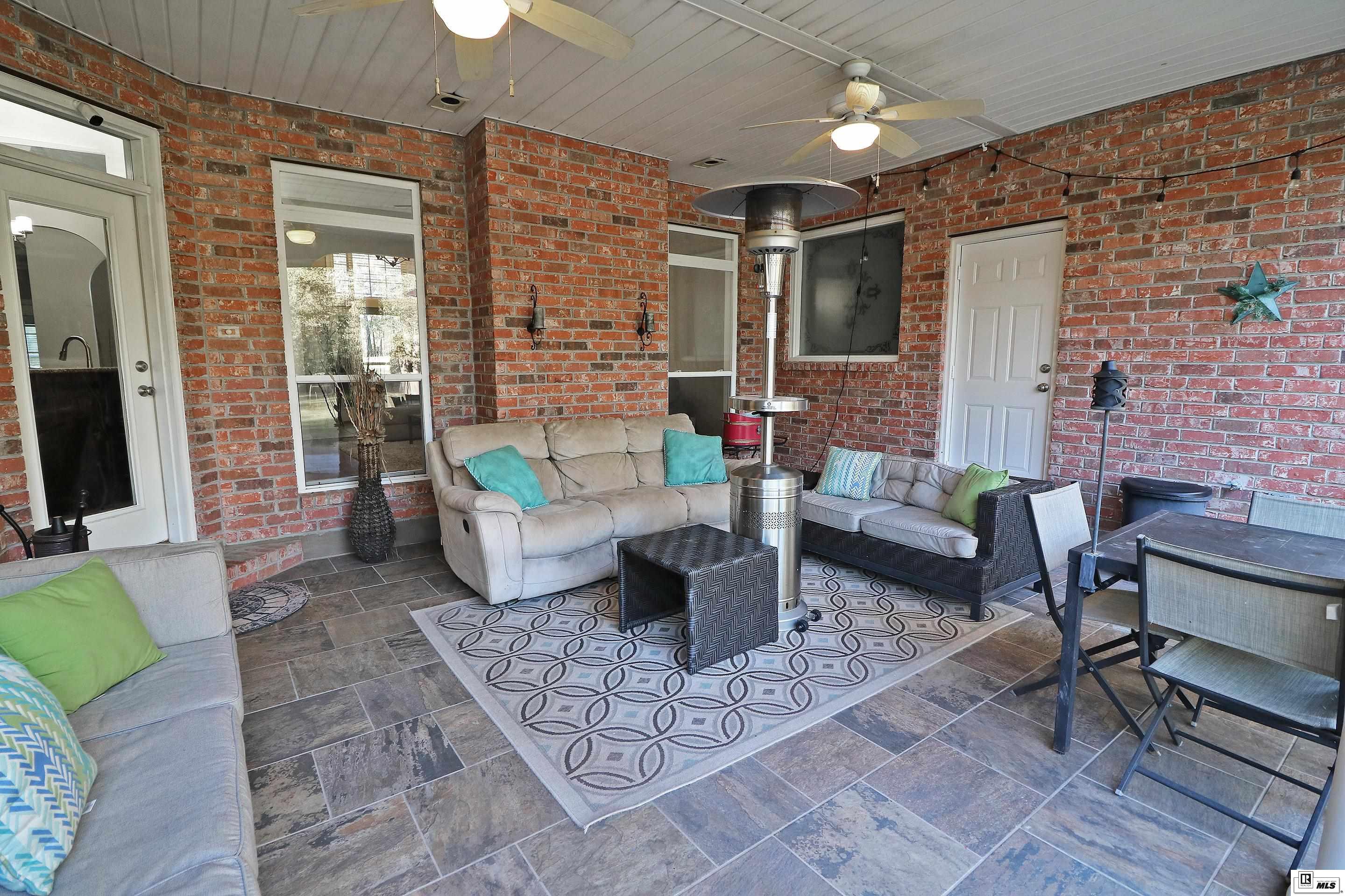 1110 Comanche Trail