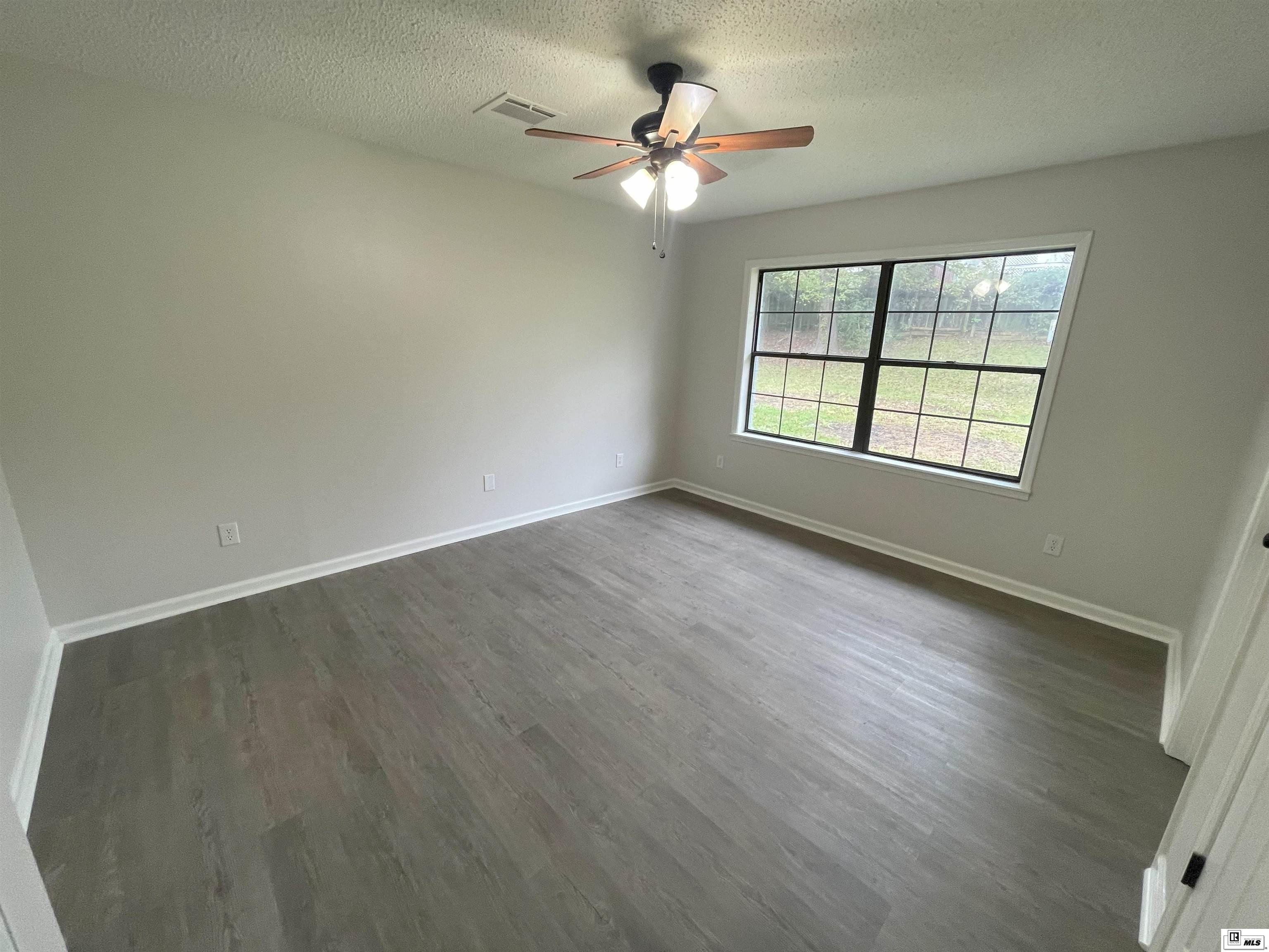 121 Clearwater Circle