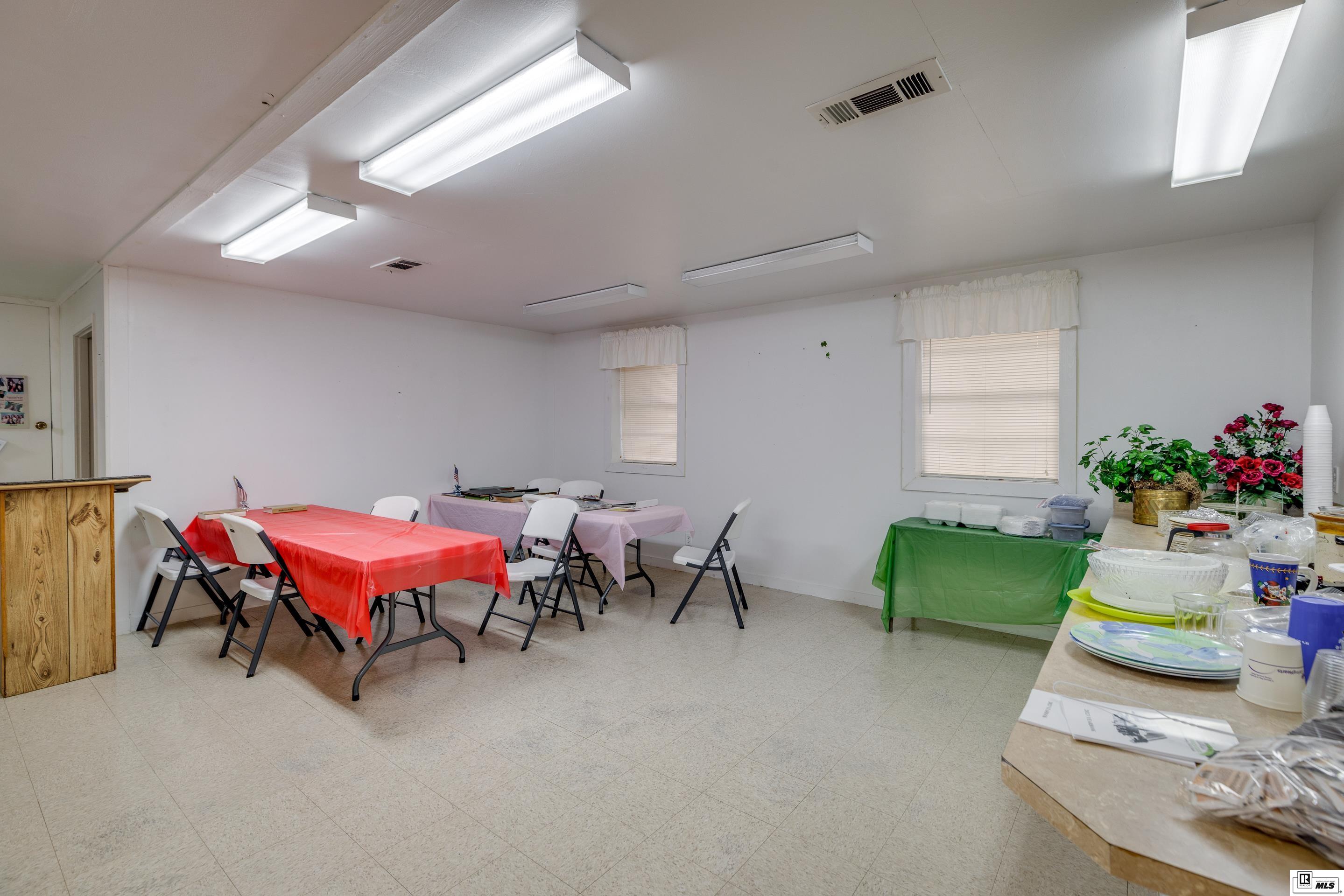 1123 Evergreen Street