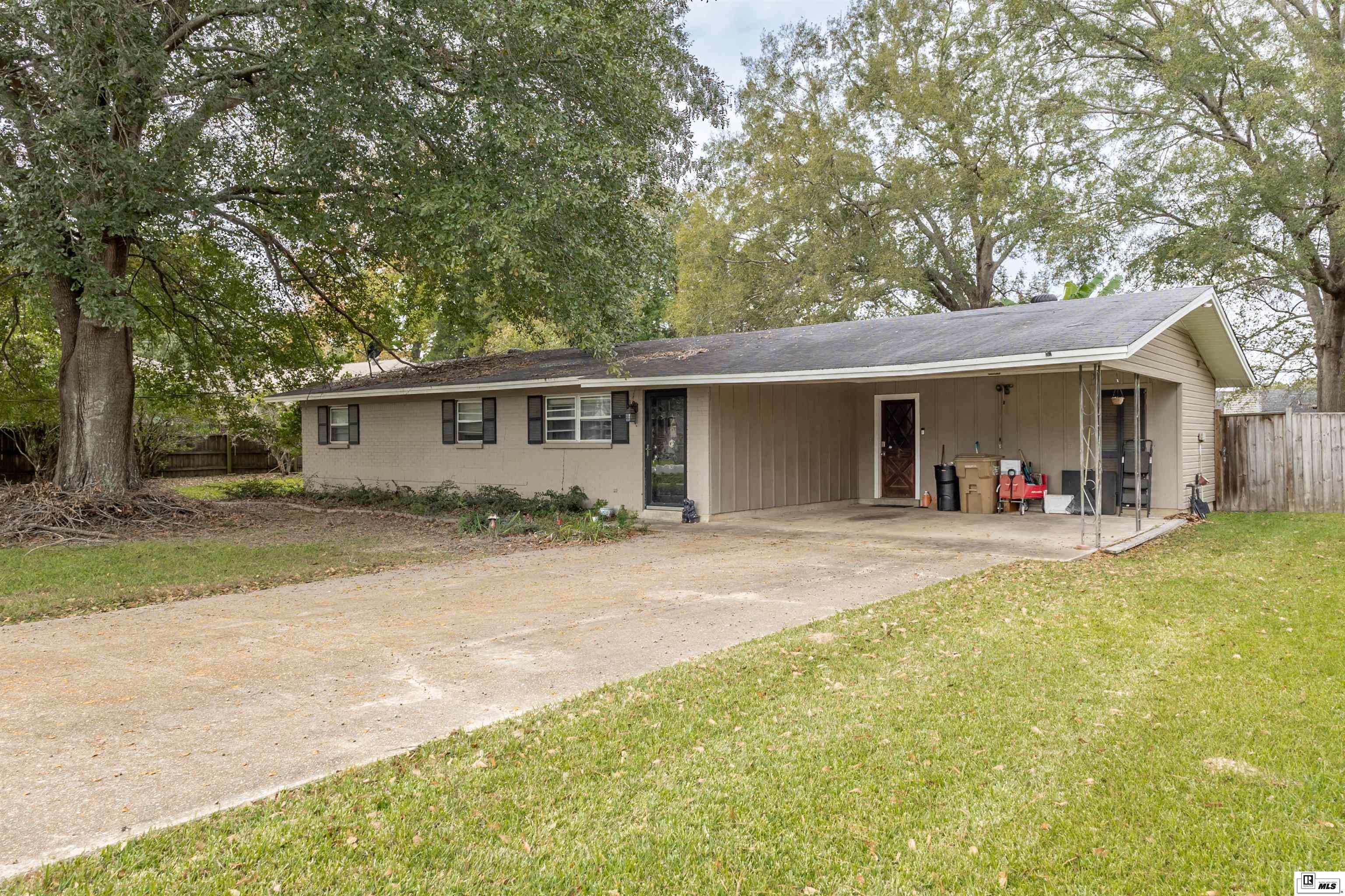 501 Lakeside Drive