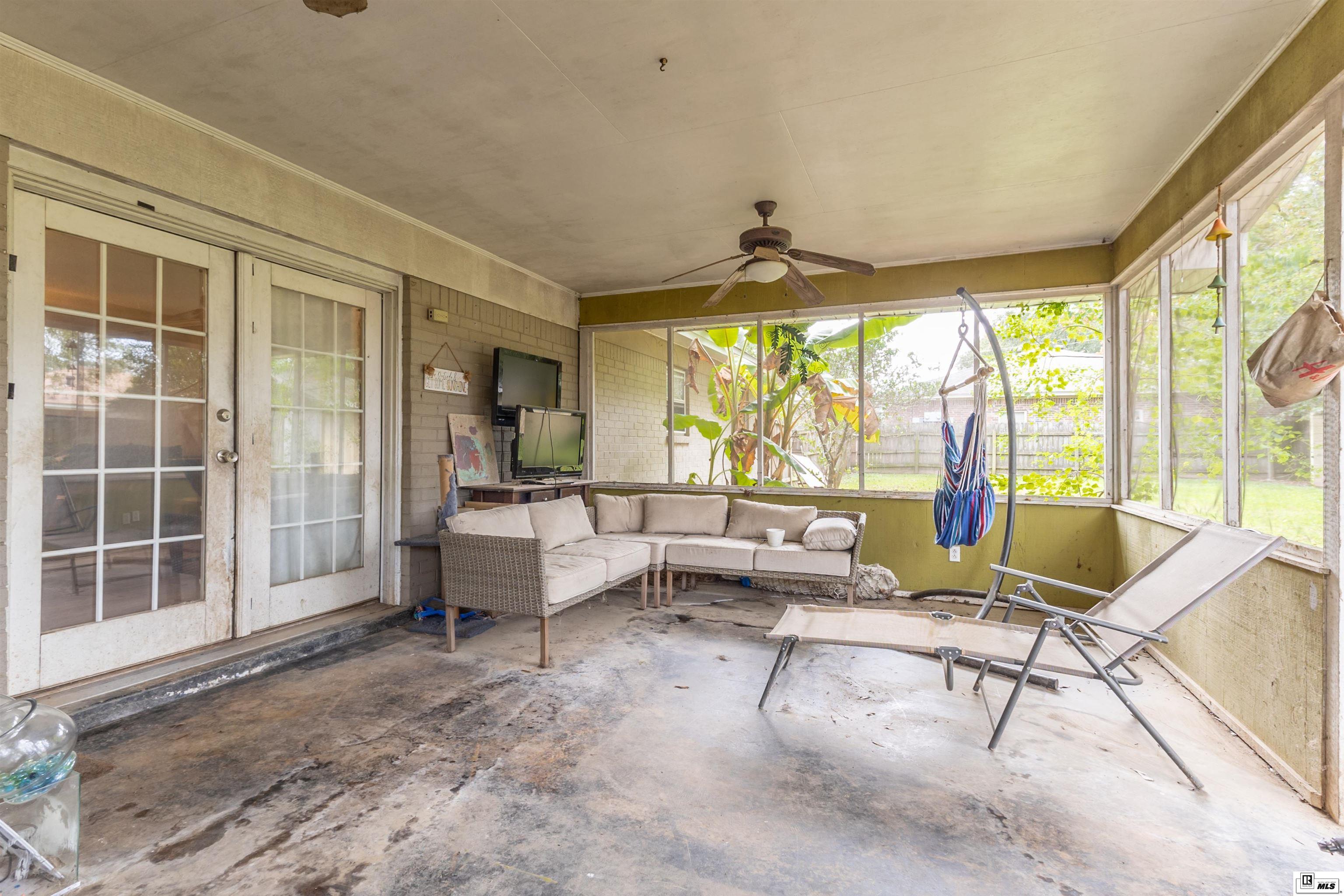 501 Lakeside Drive