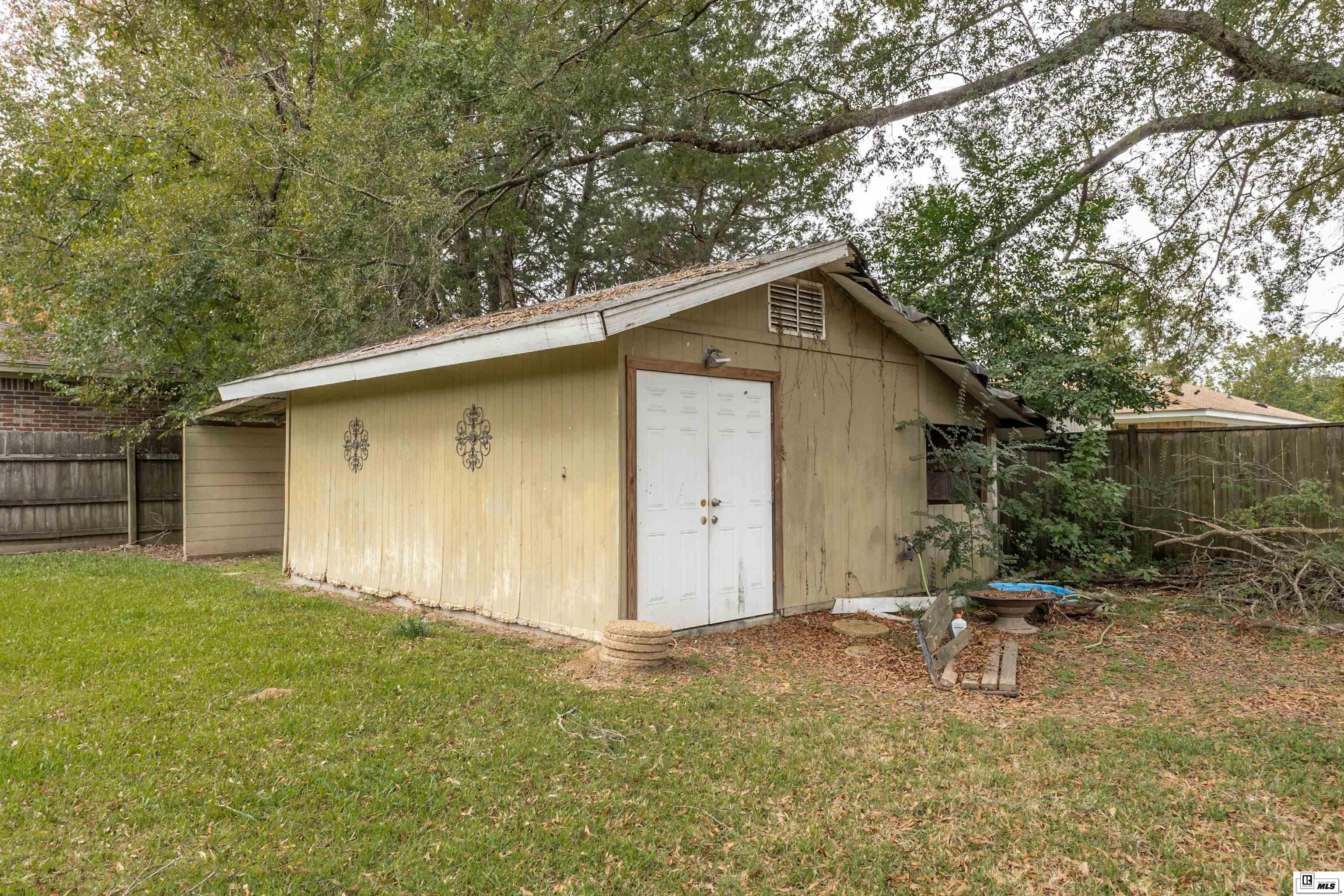 501 Lakeside Drive