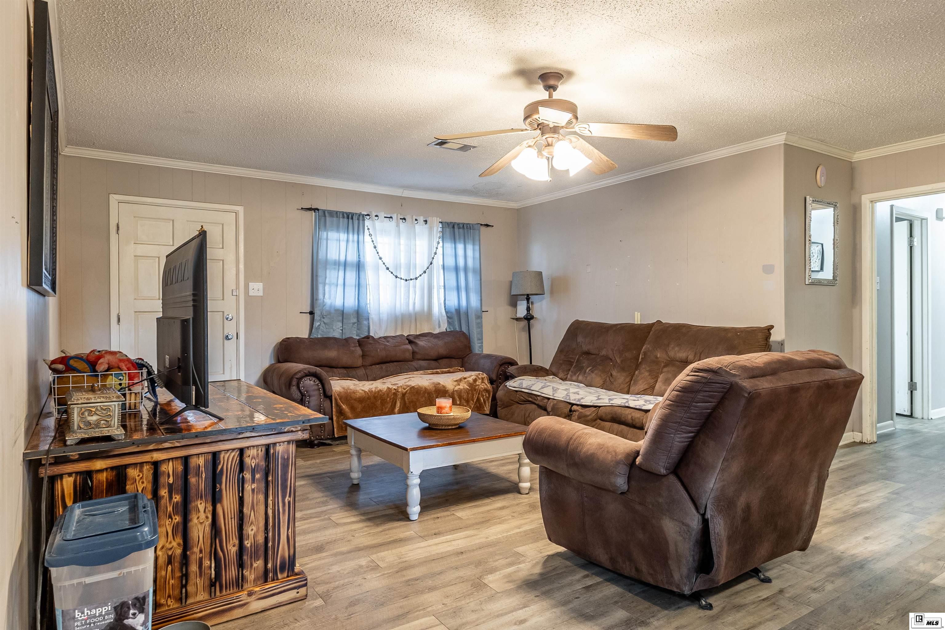 501 Lakeside Drive