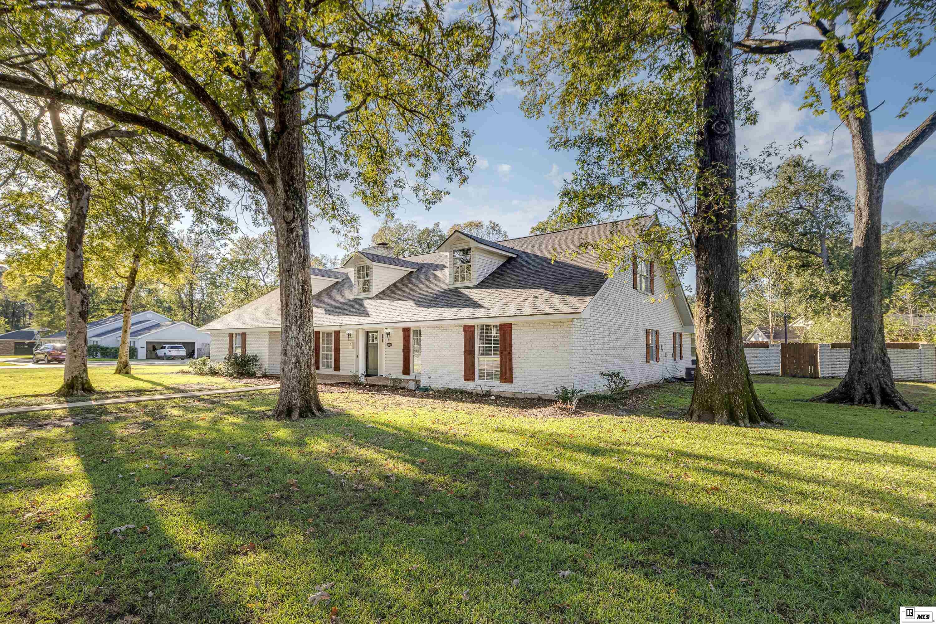 2001 Oakmont Street