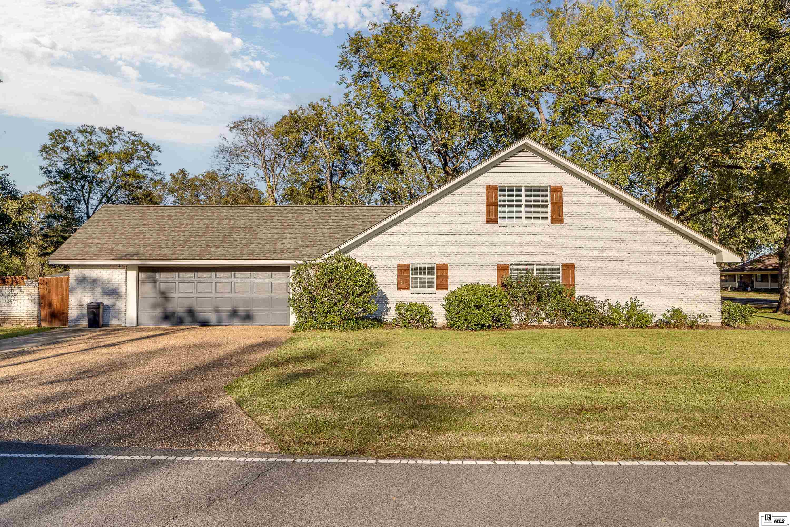 2001 Oakmont Street
