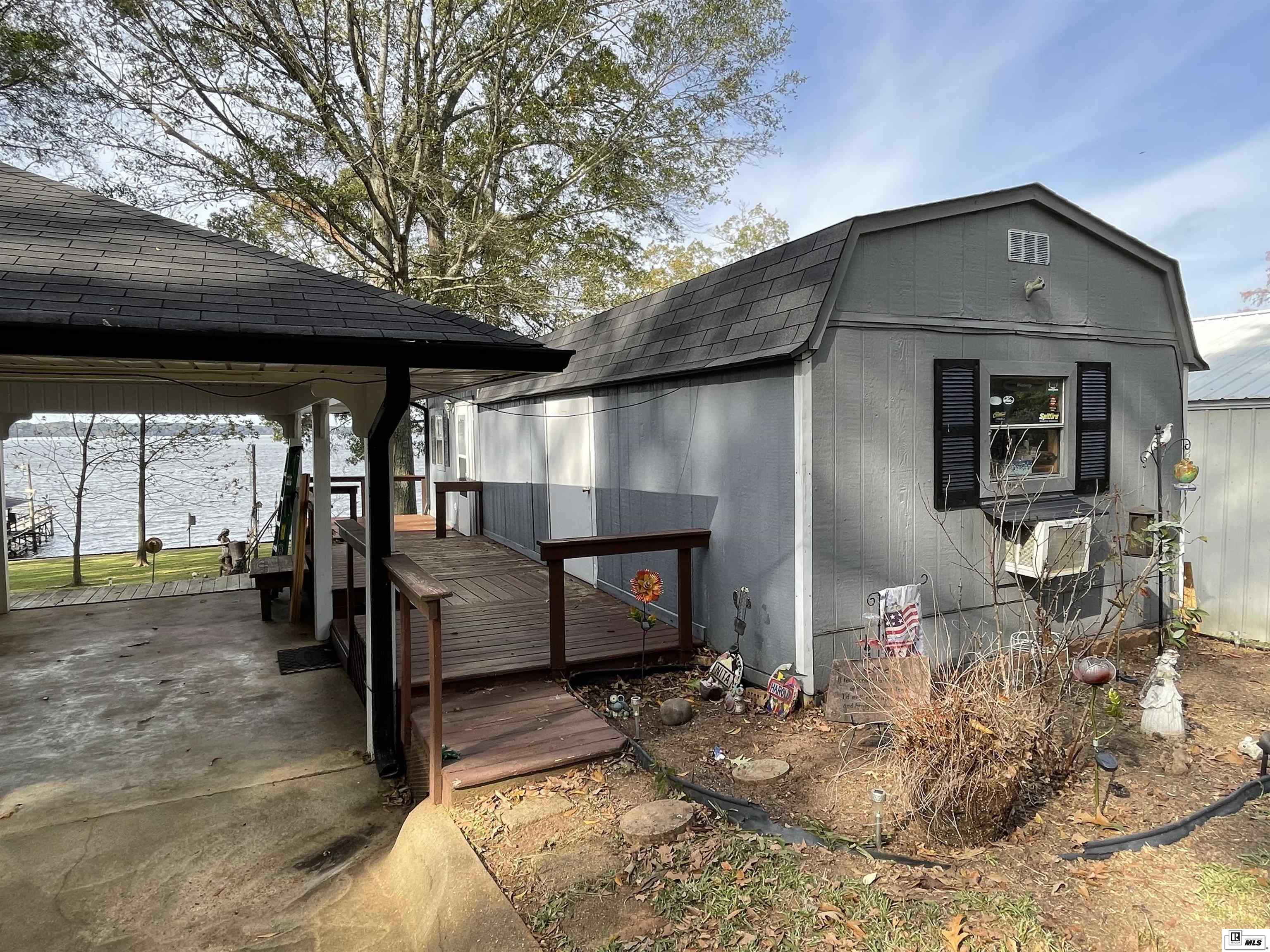 1022 Featherston Road