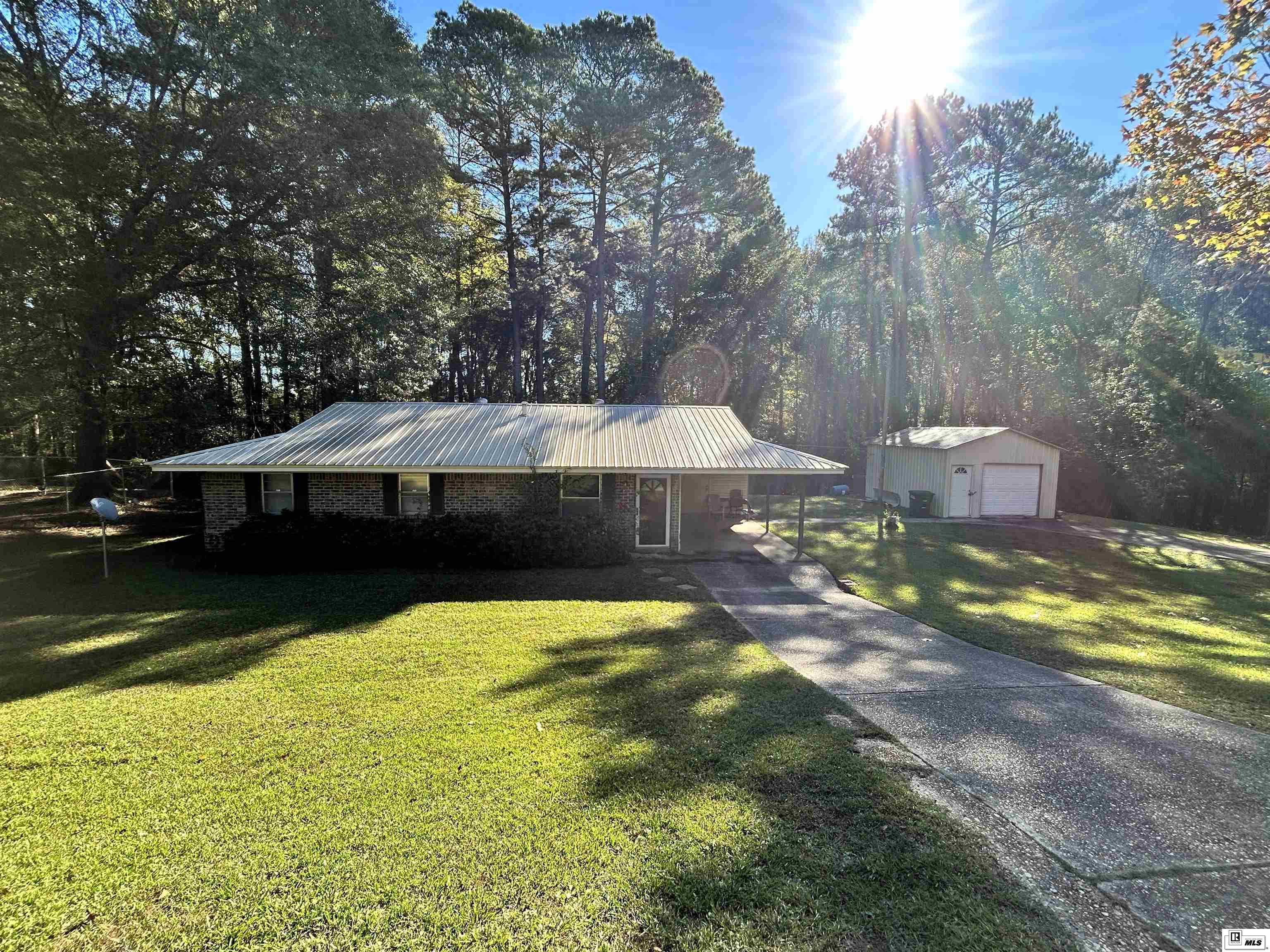 806 Long Lane Drive