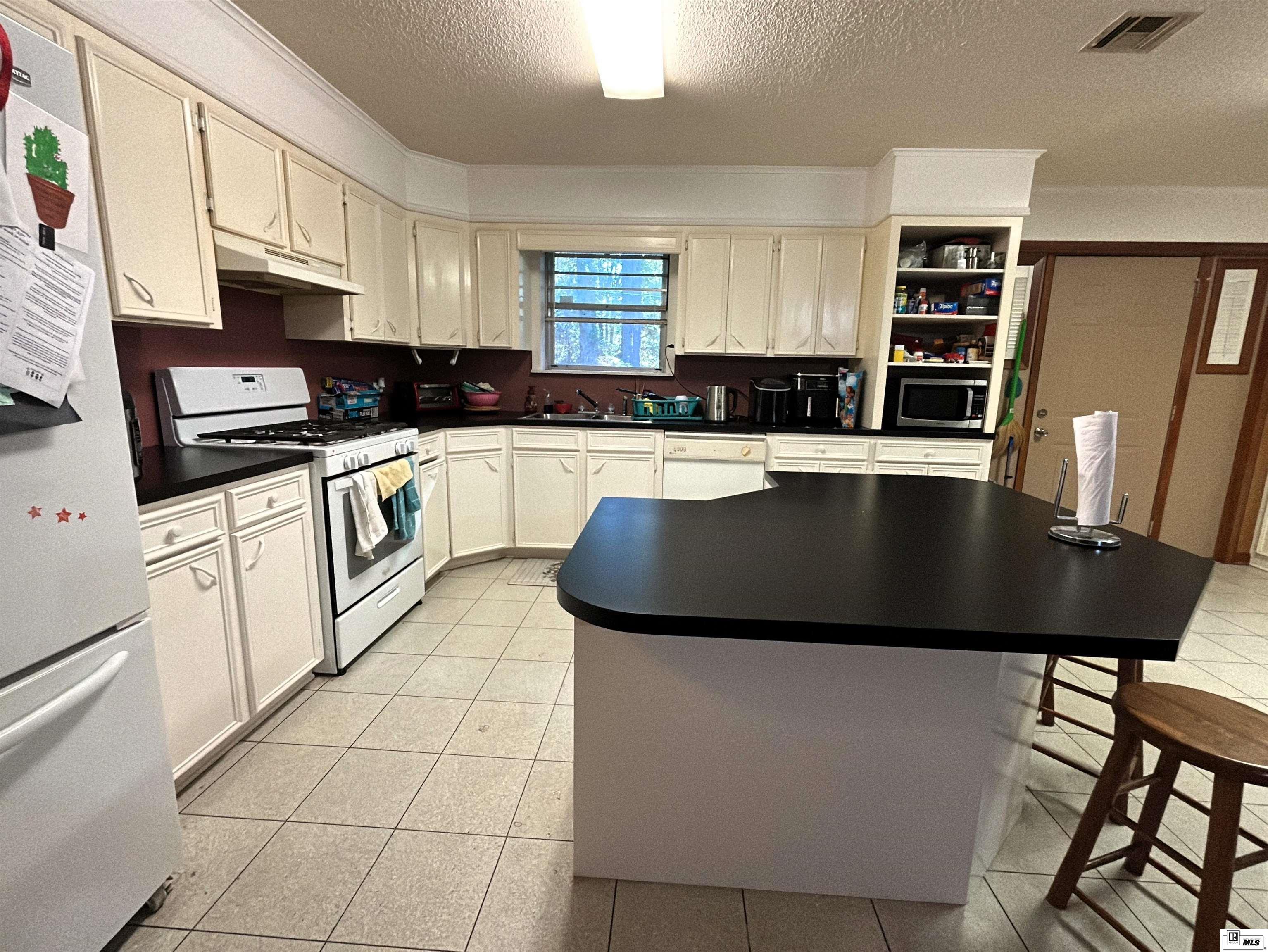 806 Long Lane Drive