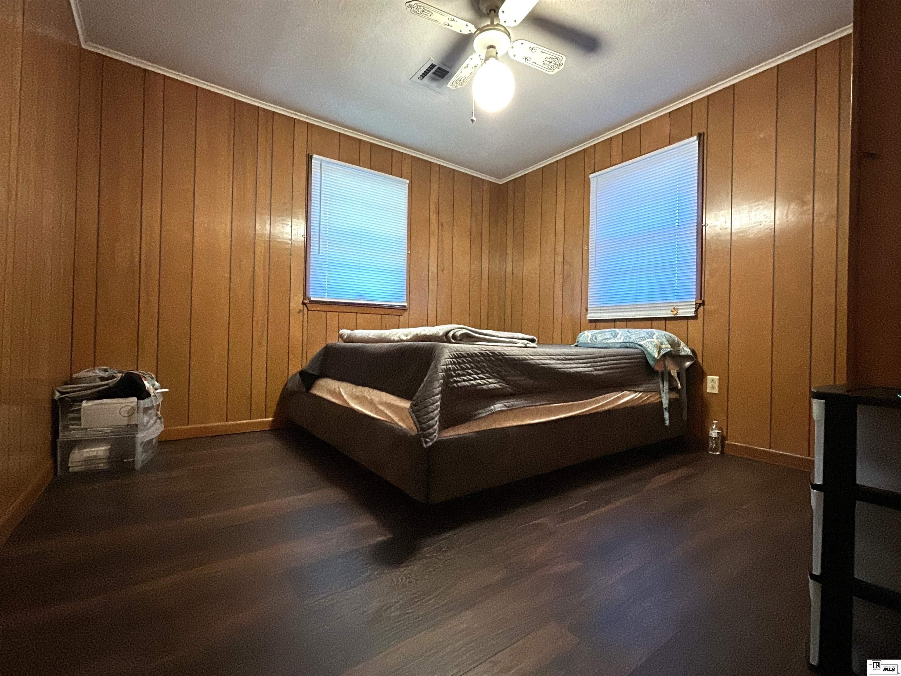 806 Long Lane Drive