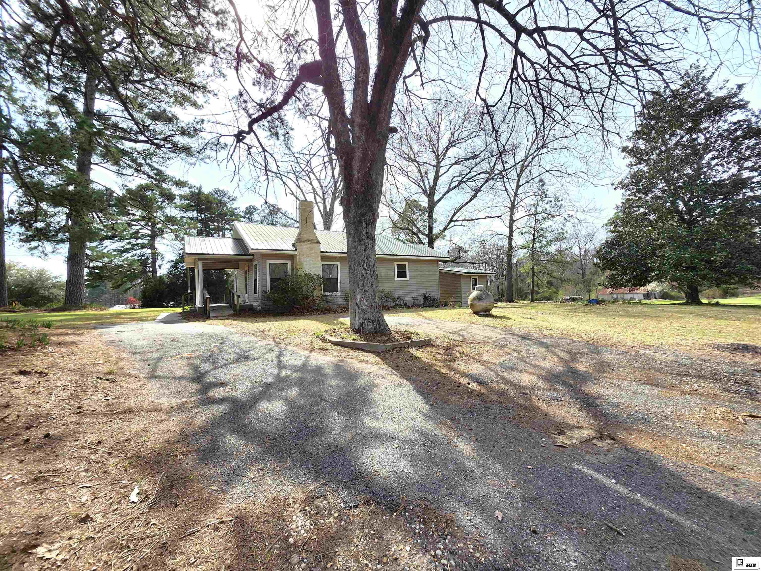 2202 Highway 546