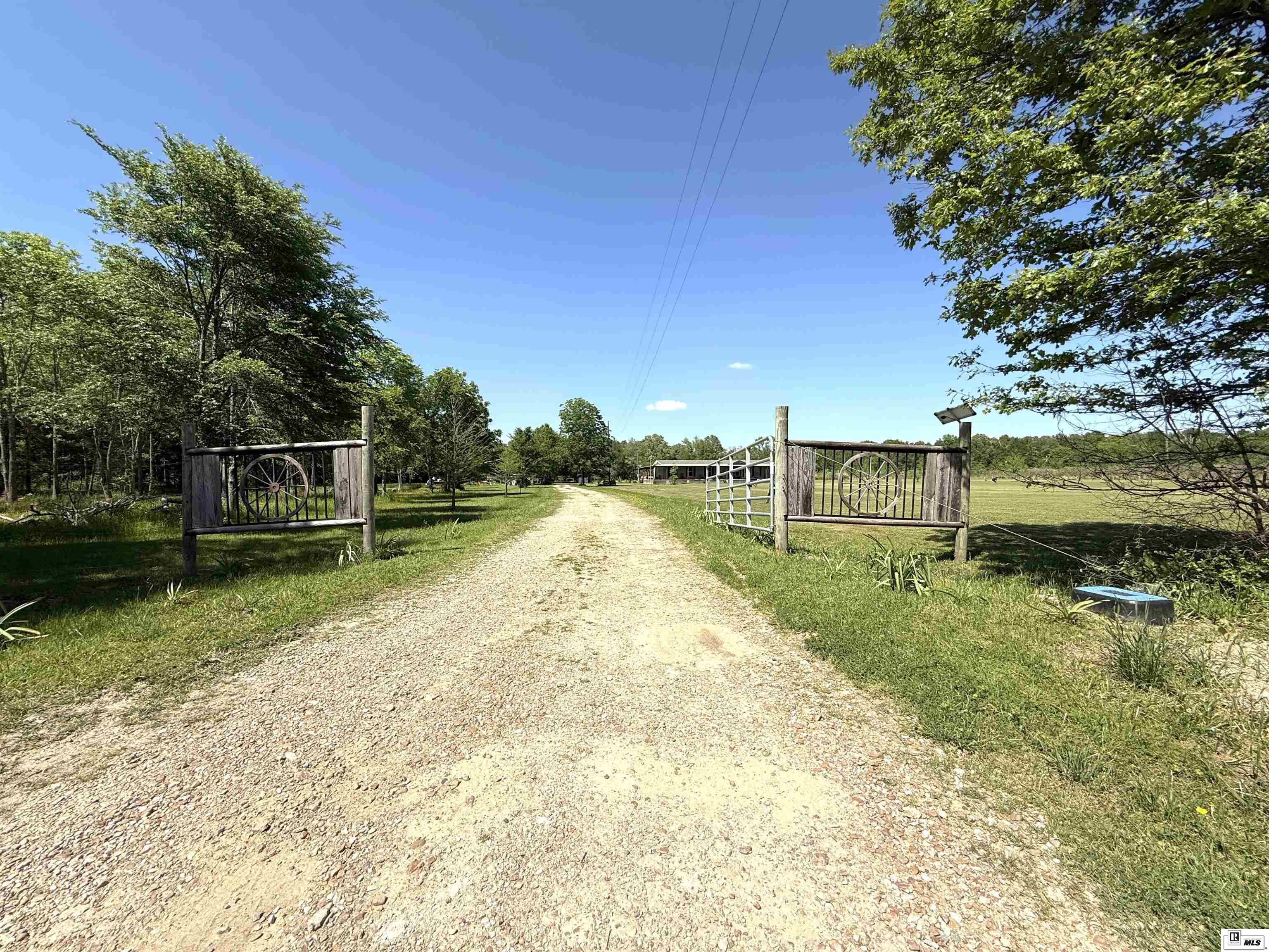 Photo of 674 CURTIS TRAXLER ROAD, Winnsboro, LA 71295