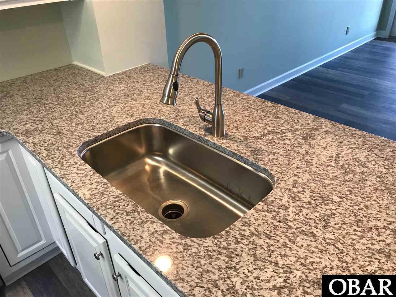 207 Queen Elizabeth Avenue, Manteo, NC 27954, 2 Bedrooms Bedrooms, ,2 BathroomsBathrooms,Residential,For sale,Queen Elizabeth Avenue,108181