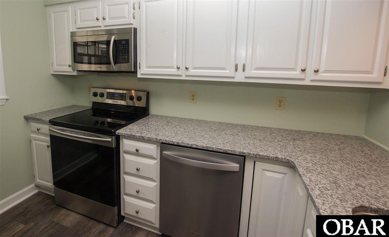 207 Queen Elizabeth Avenue, Manteo, NC 27954, 2 Bedrooms Bedrooms, ,2 BathroomsBathrooms,Residential,For sale,Queen Elizabeth Avenue,108181