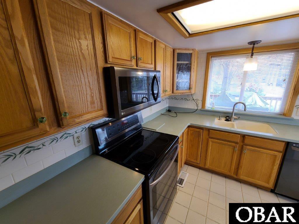 3053 Martins Point Road, Kitty Hawk, NC 27949, 3 Bedrooms Bedrooms, ,2 BathroomsBathrooms,Residential,For sale,Martins Point Road,113446