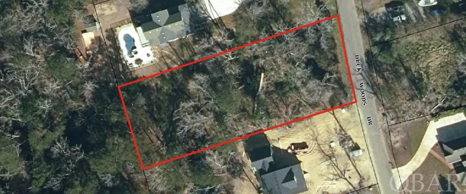 .6 Acre - Large lot in beautiful Southern Shores.  Dead end street so traffic is limited.  Close to schools, shopping and restaurants.  Community marina and tennis available for a minimal cost.  Adjacent to Duck Woods Golf Course.
