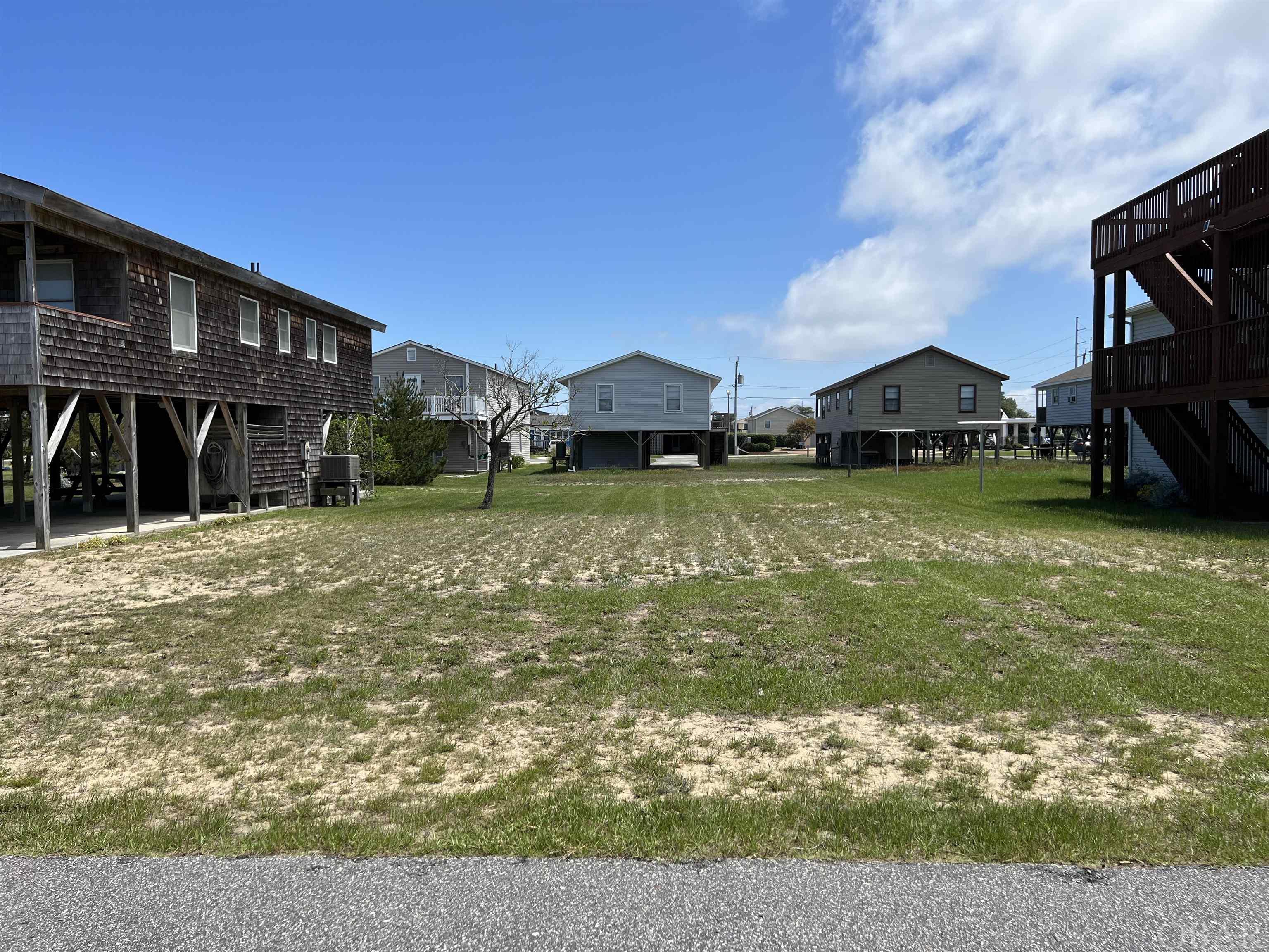 Outstanding building site in Kill Devil Hills between the highways! LEVEL &  CLEAR! Wonderful location just one block north of the Ocean Bay Lifesaving Station w/BEACH ACCESS & the KDH bath house w/outdoor showers!  Super close to the Wright Brothers Memorial!! Build your dream Outer Banks beach home on this terrific site!!  50x100, per Dare County!  Check it out!  A rare find!!!