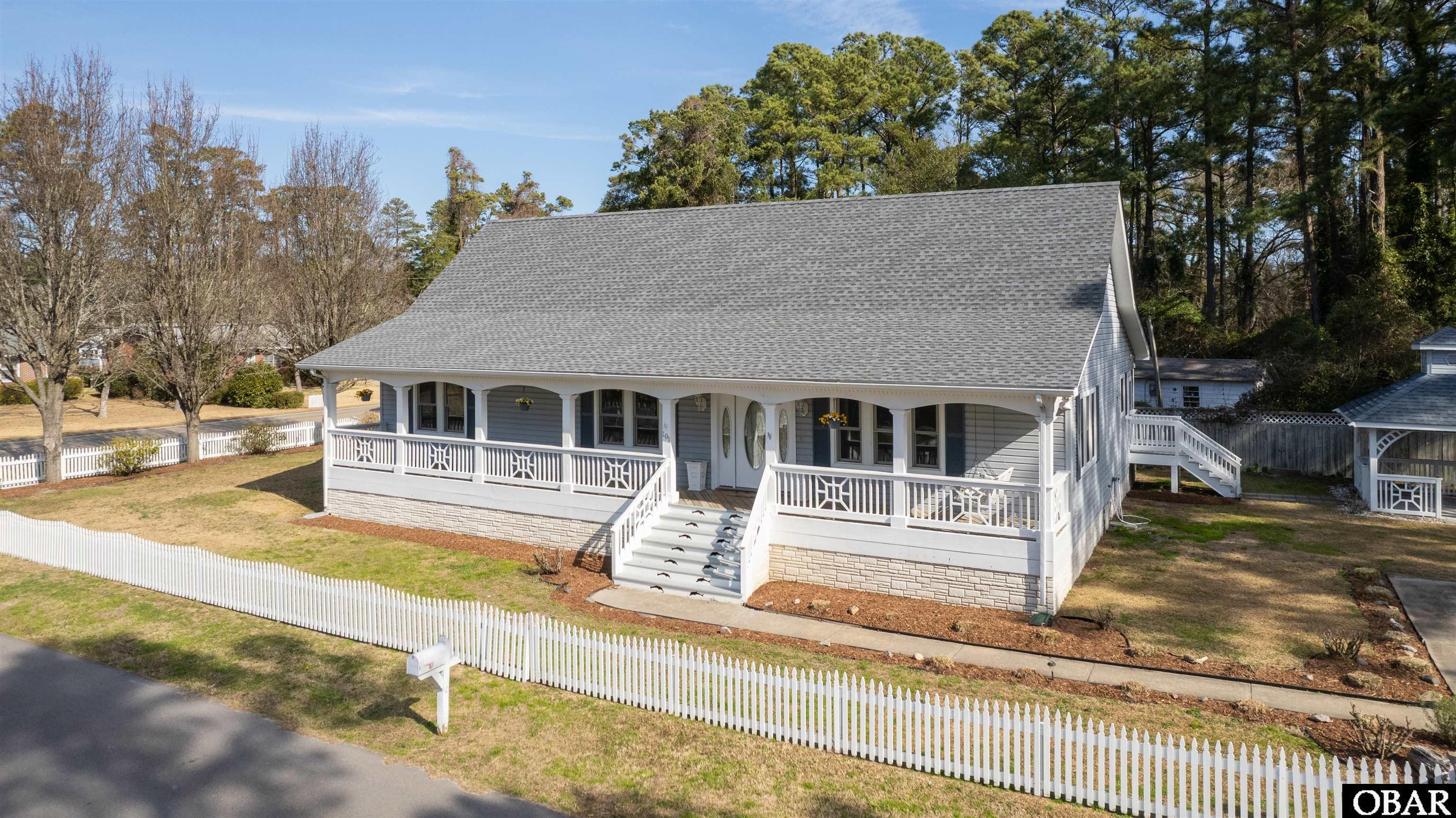 101 Broughton Street, Manteo, NC 27954, 3 Bedrooms Bedrooms, ,2 BathroomsBathrooms,Residential,For sale,Broughton Street,121319