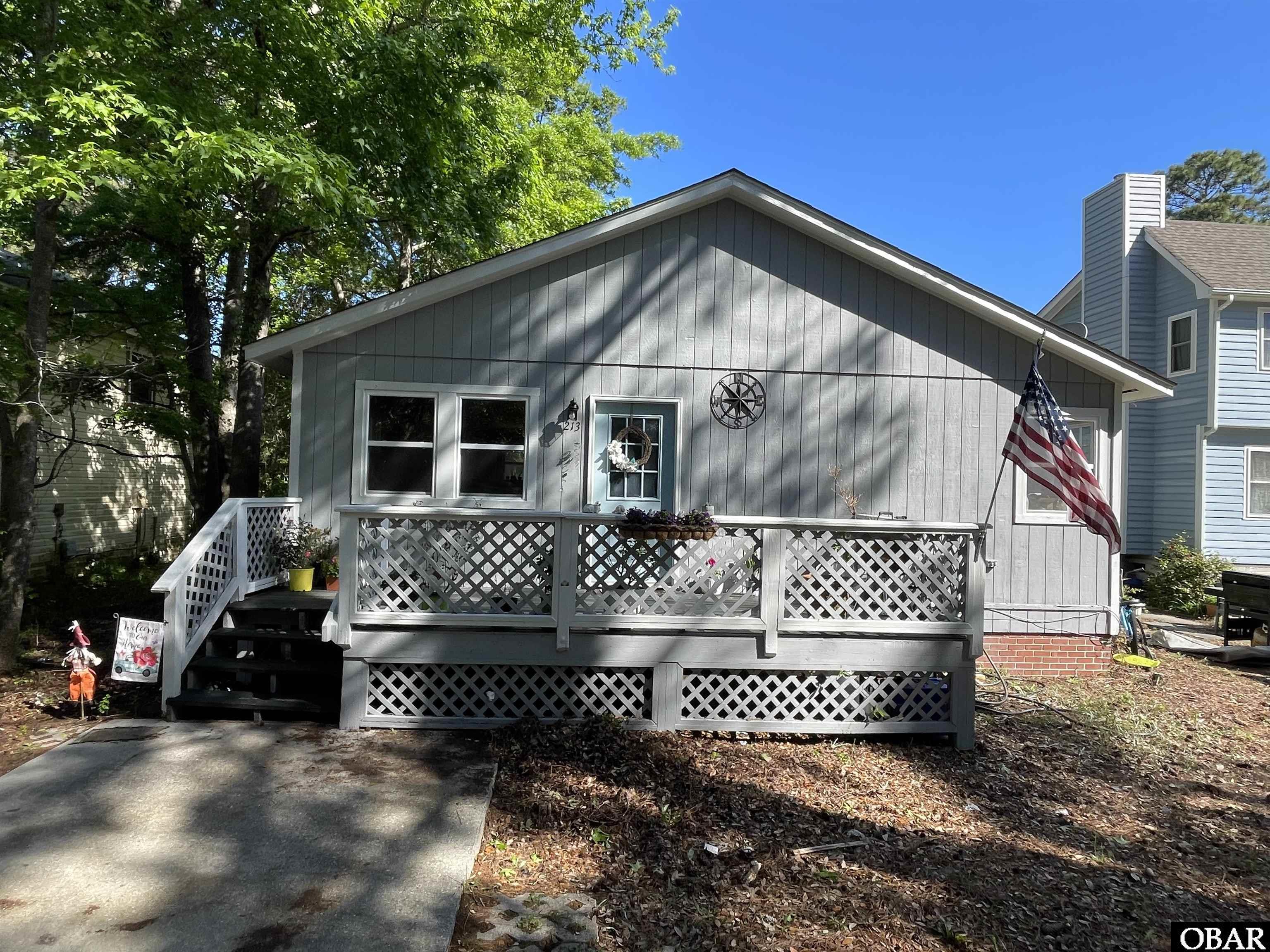 This Colington Harbour Coastal Home Is A One Story Living Which Is A Perfect Starter Home or Long Term Rental.  Can Start Scheduling Showings Same Day Through Showing Time , Owner Has Moved and Home Is Empty. Colington Harbour HOA Annual Fee is $330.00, Join the Colington Yacht & Racquet Club for an additional $125/Year and Additional Fee for Pool 252-441-4938 Great Amenities Including Boat Ramp and Marina!  Seller is Motivated to Sell and will include a $5,000.00 Closing Cost Credit !