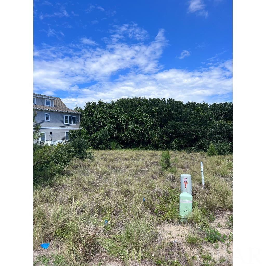 Beautiful Lot in private neighborhood with minimal site work needed. This is in a X FLOOD ZONE which means no flood insurance required on a home built on this high and dry lot! First Flight Ridge is a PREMIERE KITTY HAWK COMMUNITY offering private gated entry, natural gas hook up, community pier perfect for kayaking, paddle boarding, crabbing or just enjoying the sunsets. This quiet neighborhood is a mix of primary and secondary homes and offers direct access to the Kitty Hawk sound front multi-use path where you can walk, bike or run as well as easy ocean access on White St. The prime central location is perfect for anyone desiring the ability to walk or bike to some of the best restaurants and shops the OBX has to offer.